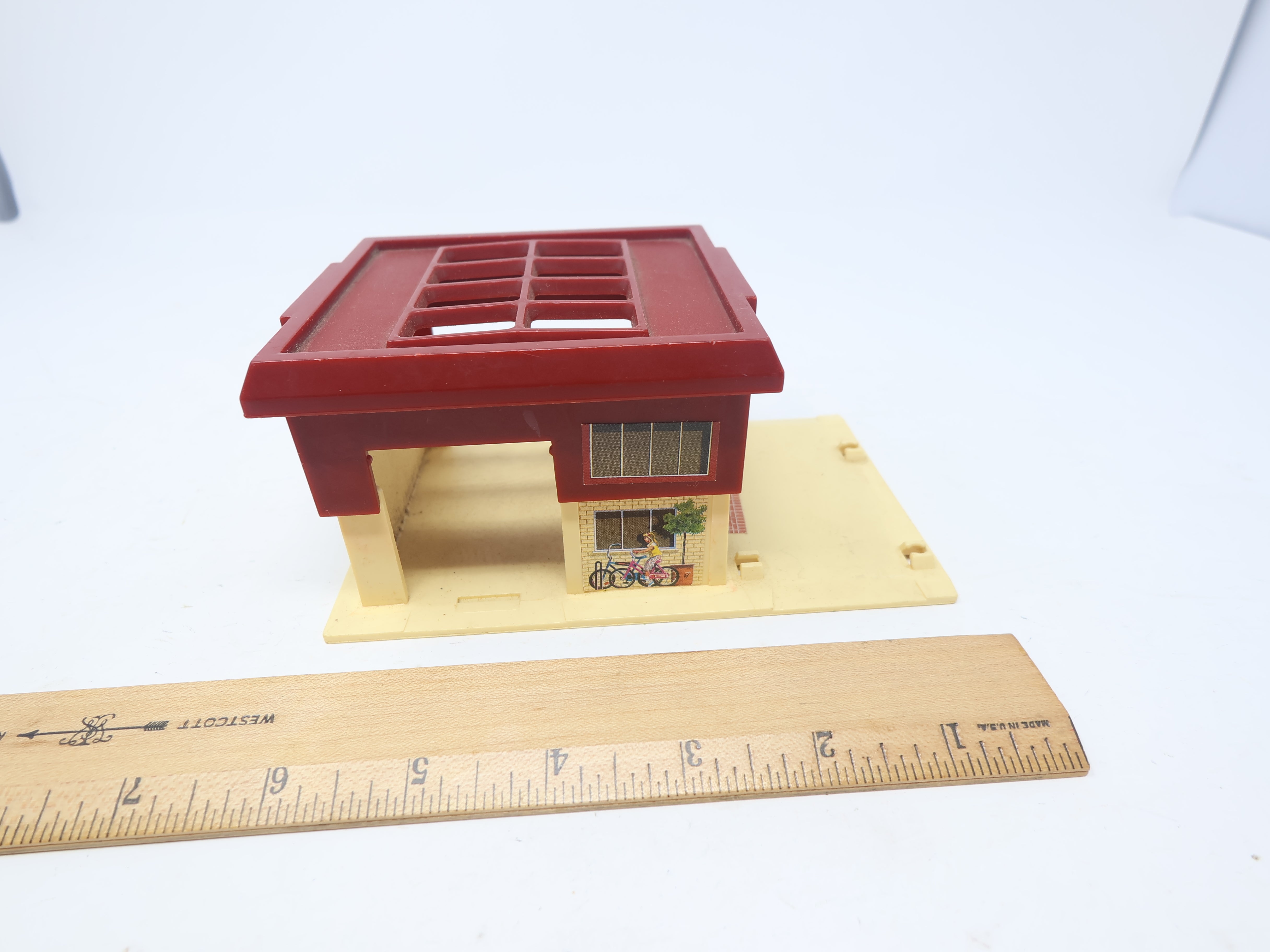 USED HO Scale, Mattel Pop 'N Play 1988 School House