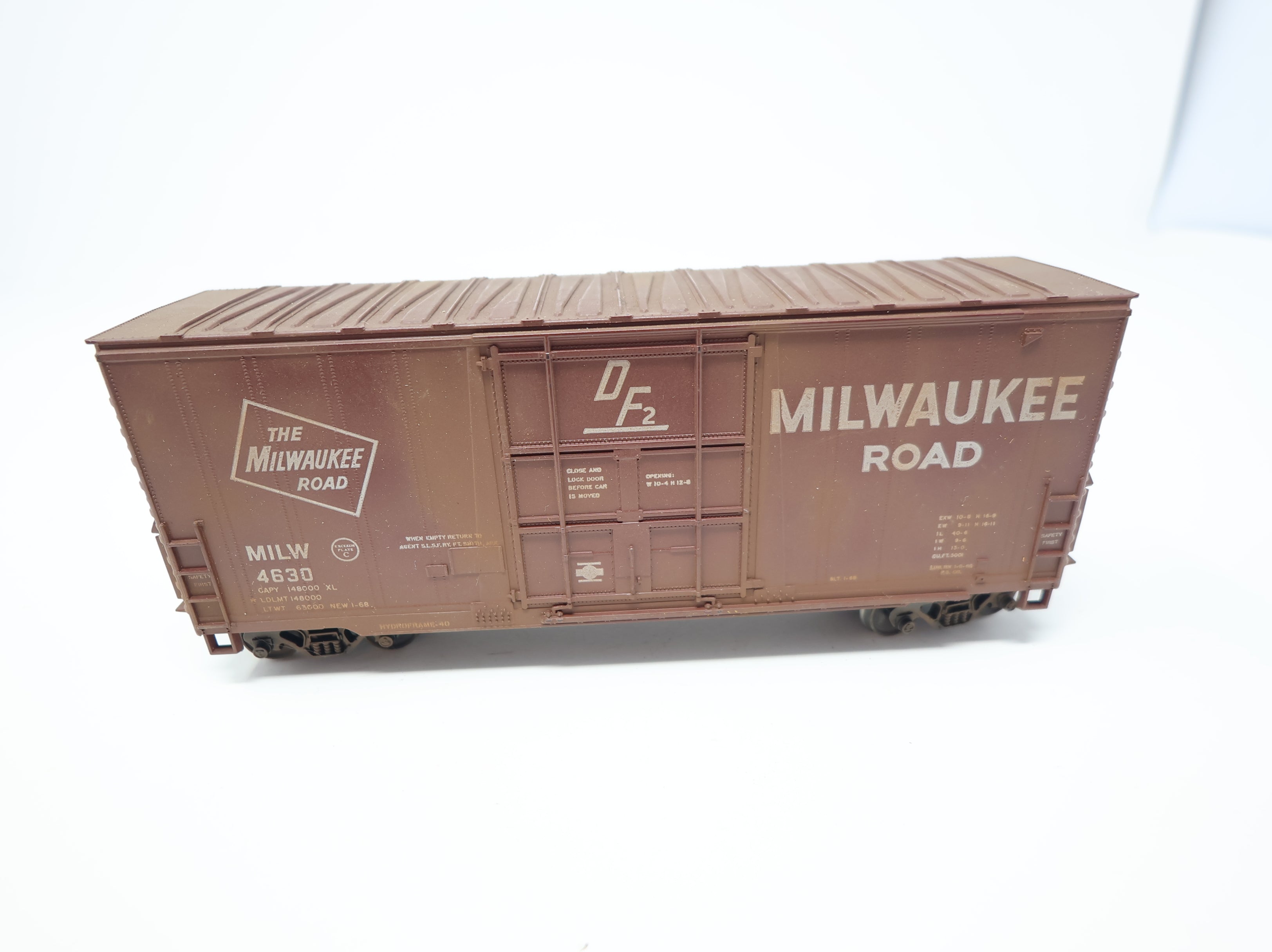 USED Athearn HO Scale 40' Hi Cube Box Car Milwaukee Road MILW #4630 Weathered