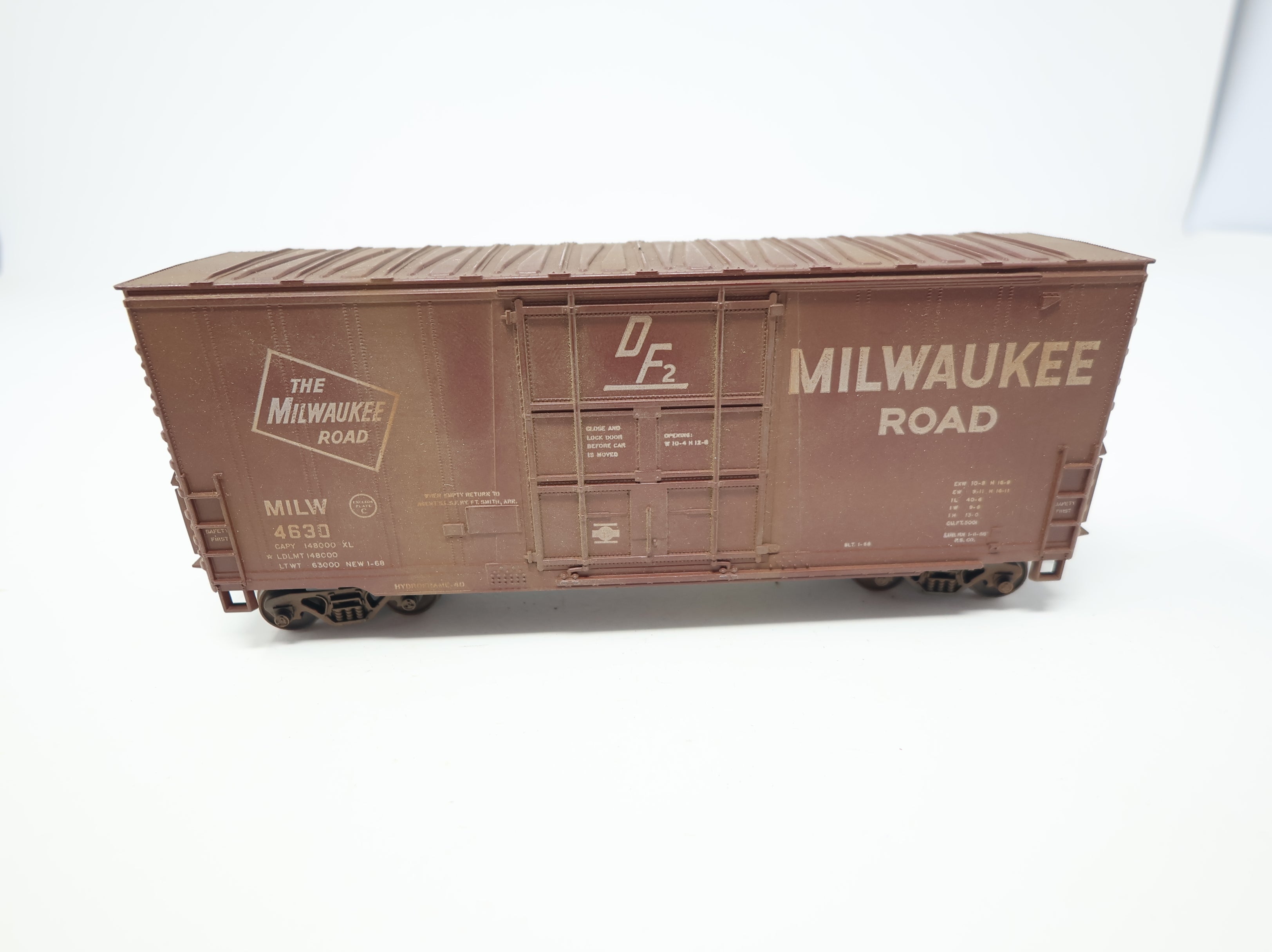 USED Athearn HO Scale 40' Hi Cube Box Car Milwaukee Road MILW #4630 Weathered