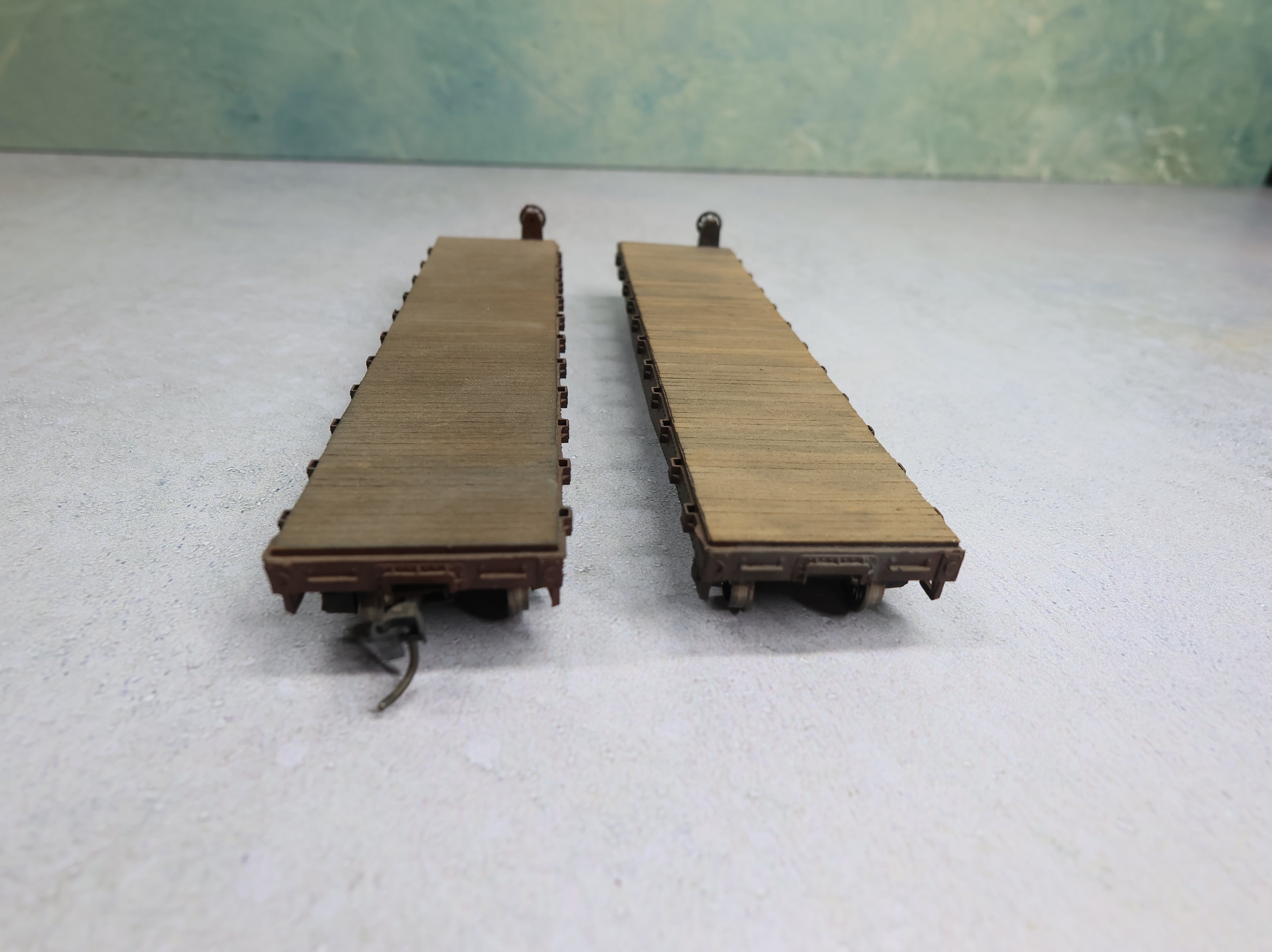 USED Athearn HO Scale 40' Flat Car Pennsylvania #425500 w/ Weathered Planks (2 pcs)