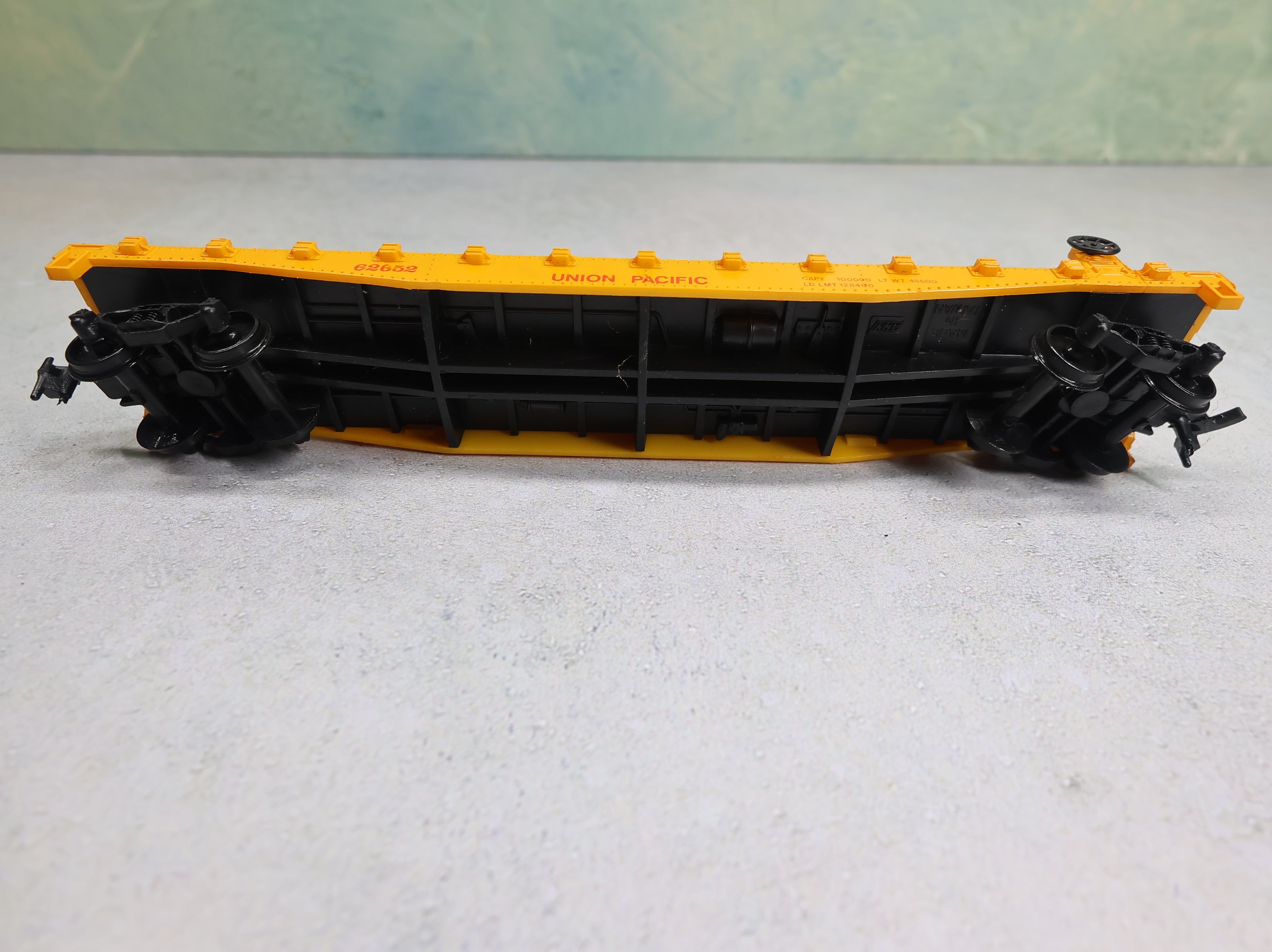 USED AHM HO Scale 50' Flat Car Union Pacific #62652