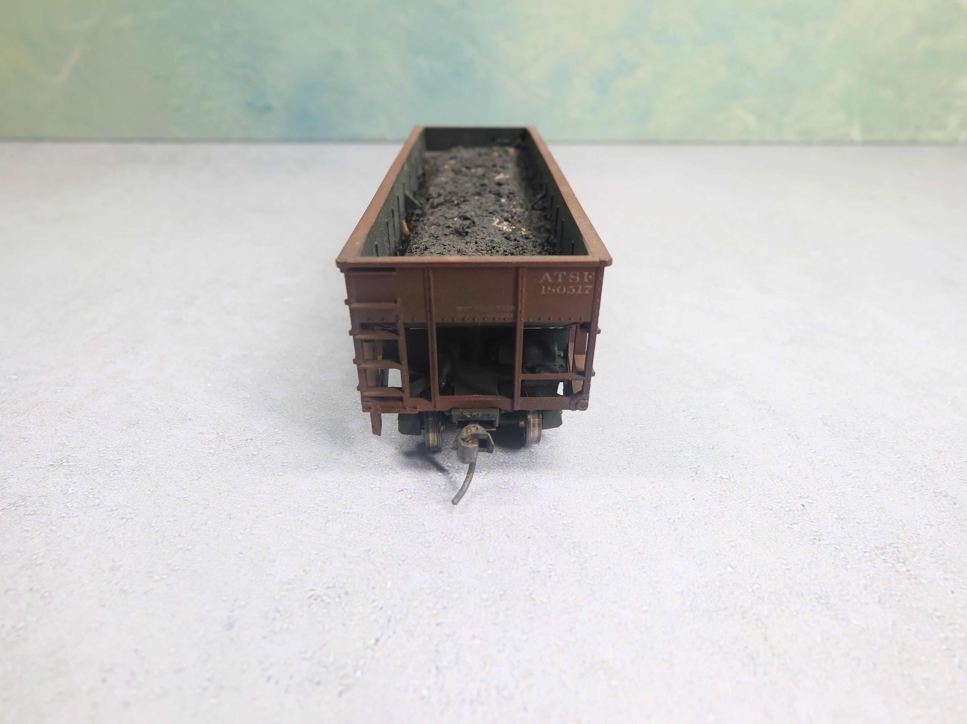 USED Athearn HO Scale 2 Bay Wood Side Hopper Santa Fe ATSF #180517 Weathered w/ Load