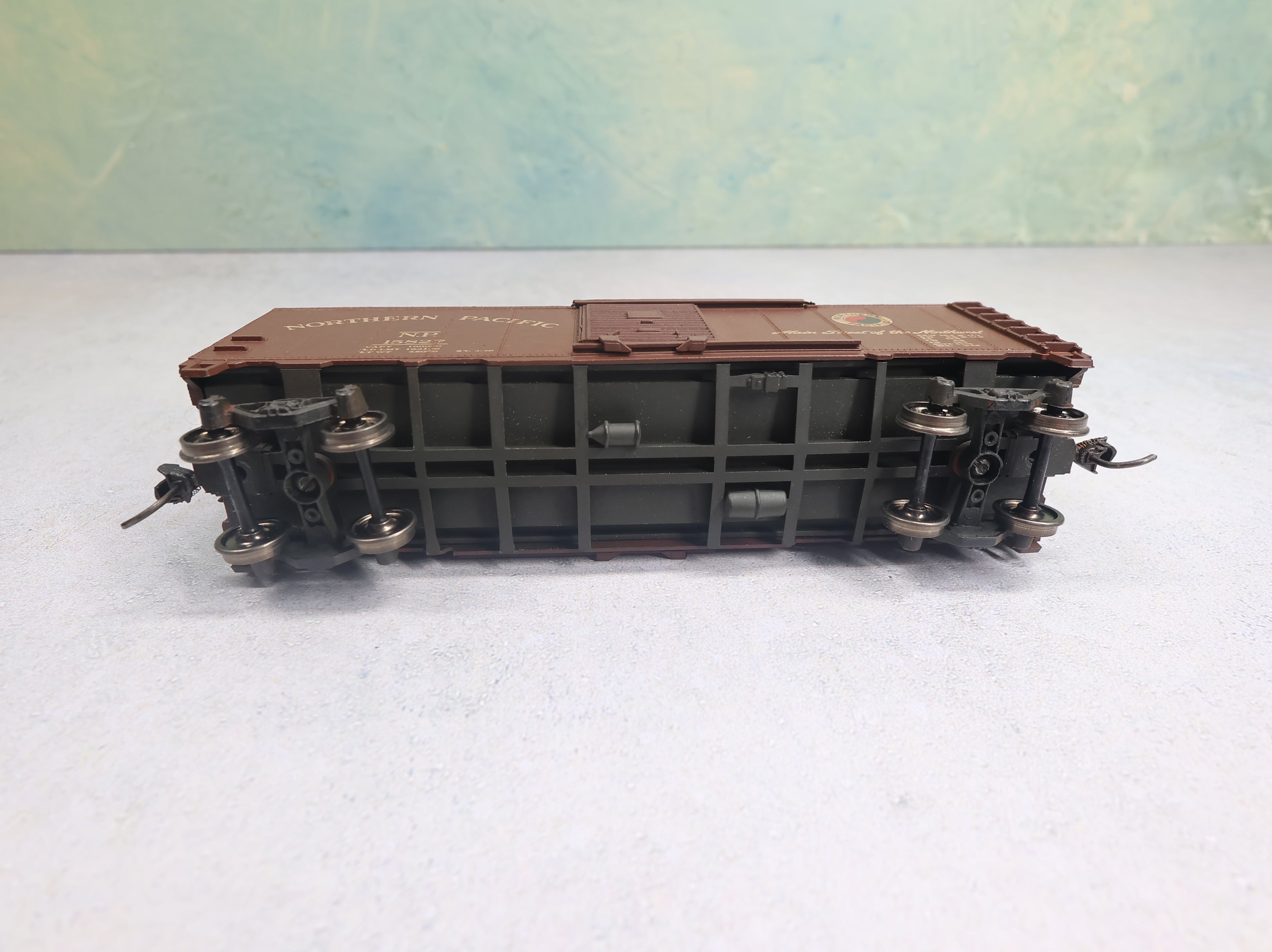 USED Athearn HO Scale 40' Box Car Northern Pacific NP #15827 Weathered