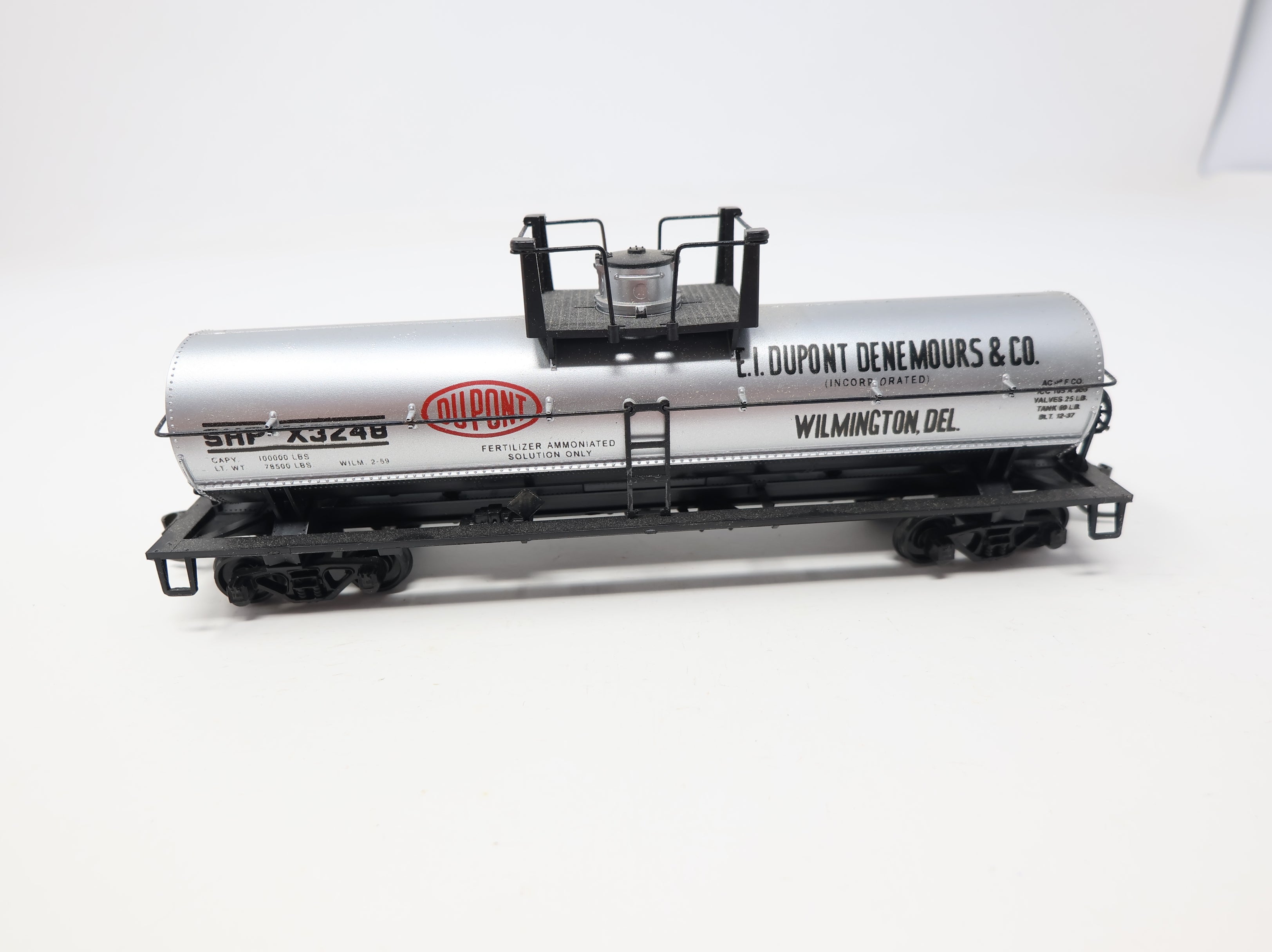 USED Athearn HO Scale Tank Car DuPont SHP #X3248