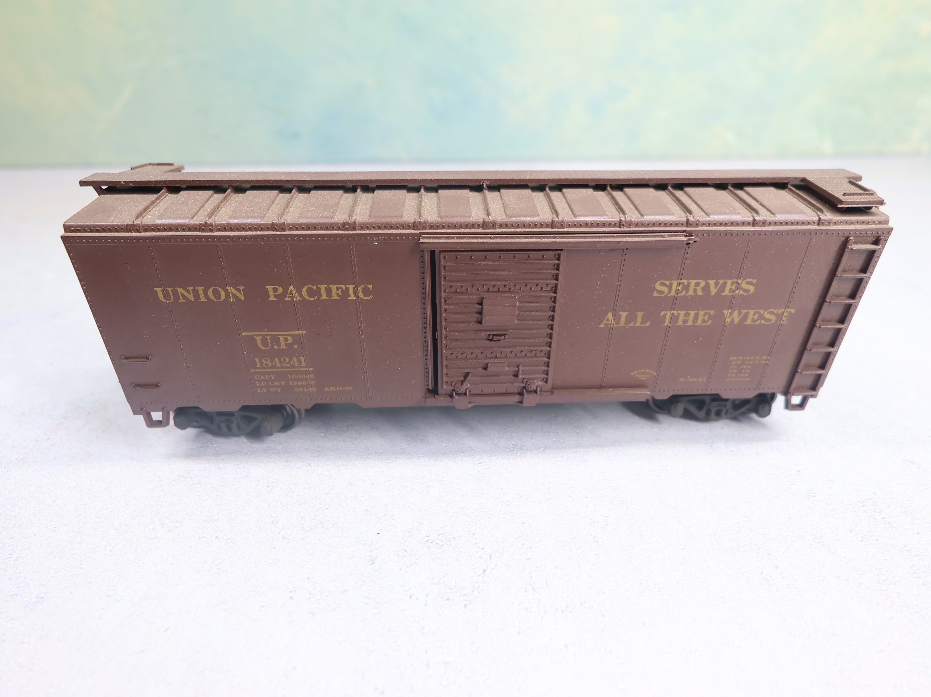 USED Athearn HO Scale 40' Box Car Union Pacific UP #184241 Light Weathering