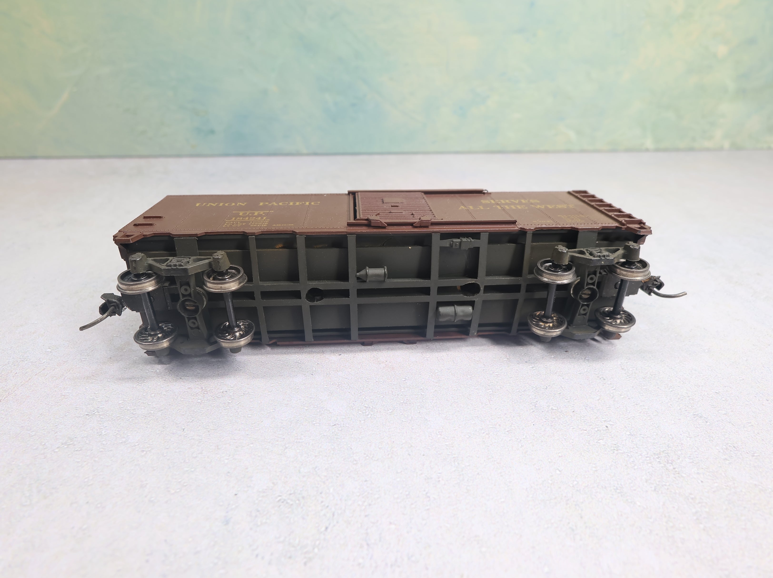 USED Athearn HO Scale 40' Box Car Union Pacific UP #184241 Light Weathering