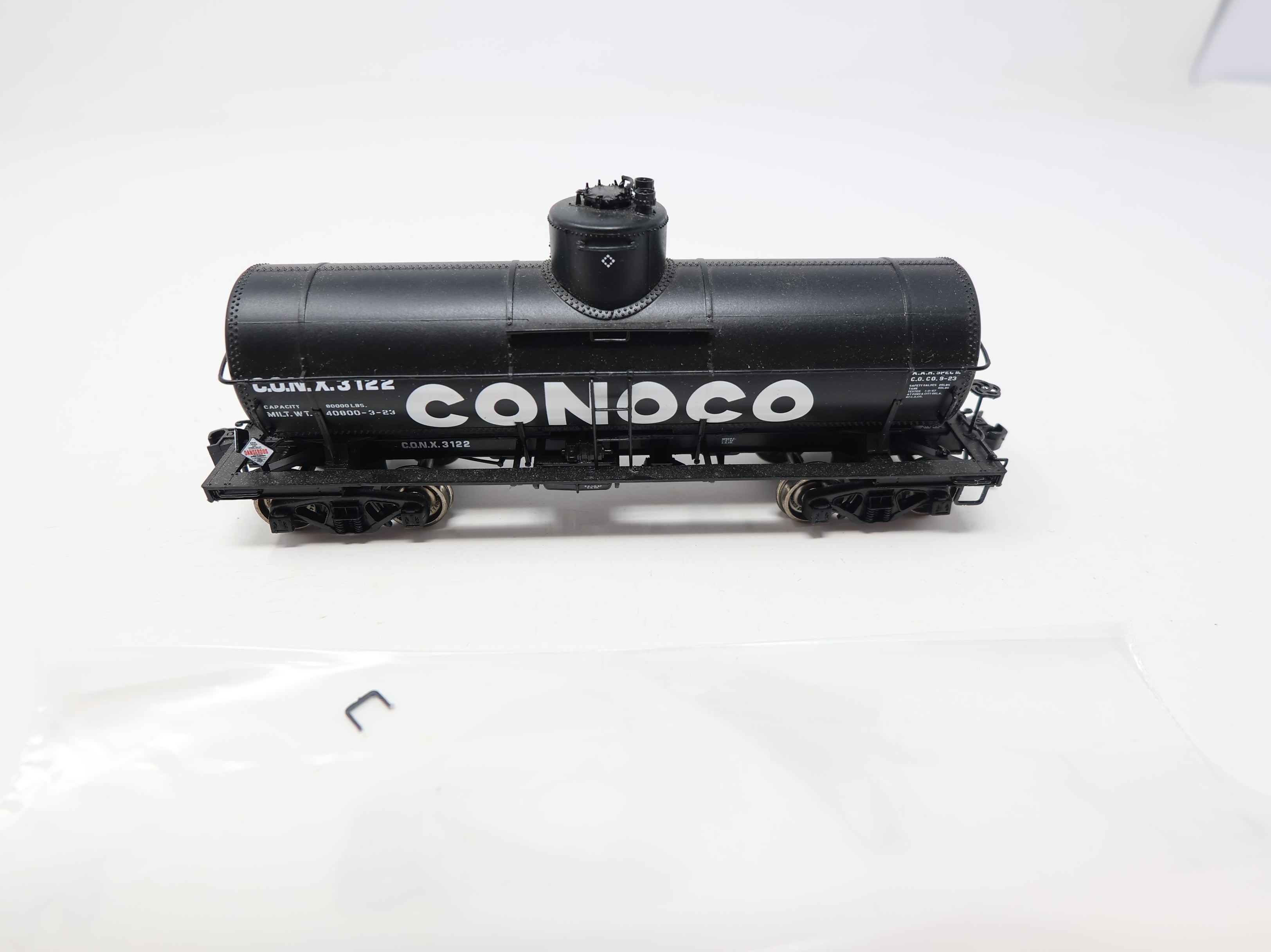 USED WalthersProto HO Scale Proto2000 8K Gal Tank Car Conoco CONX #3122