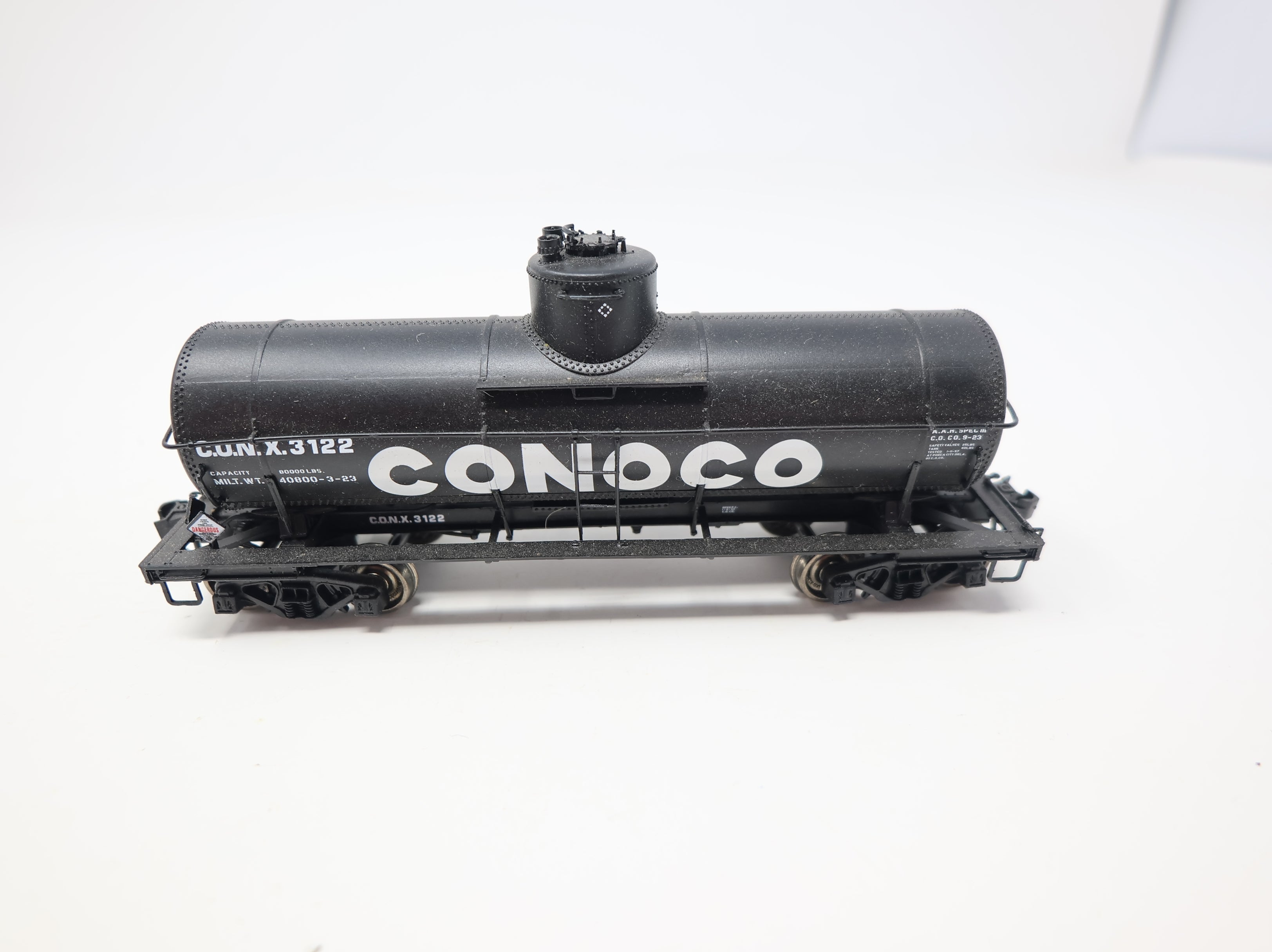 USED WalthersProto HO Scale Proto2000 8K Gal Tank Car Conoco CONX #3122