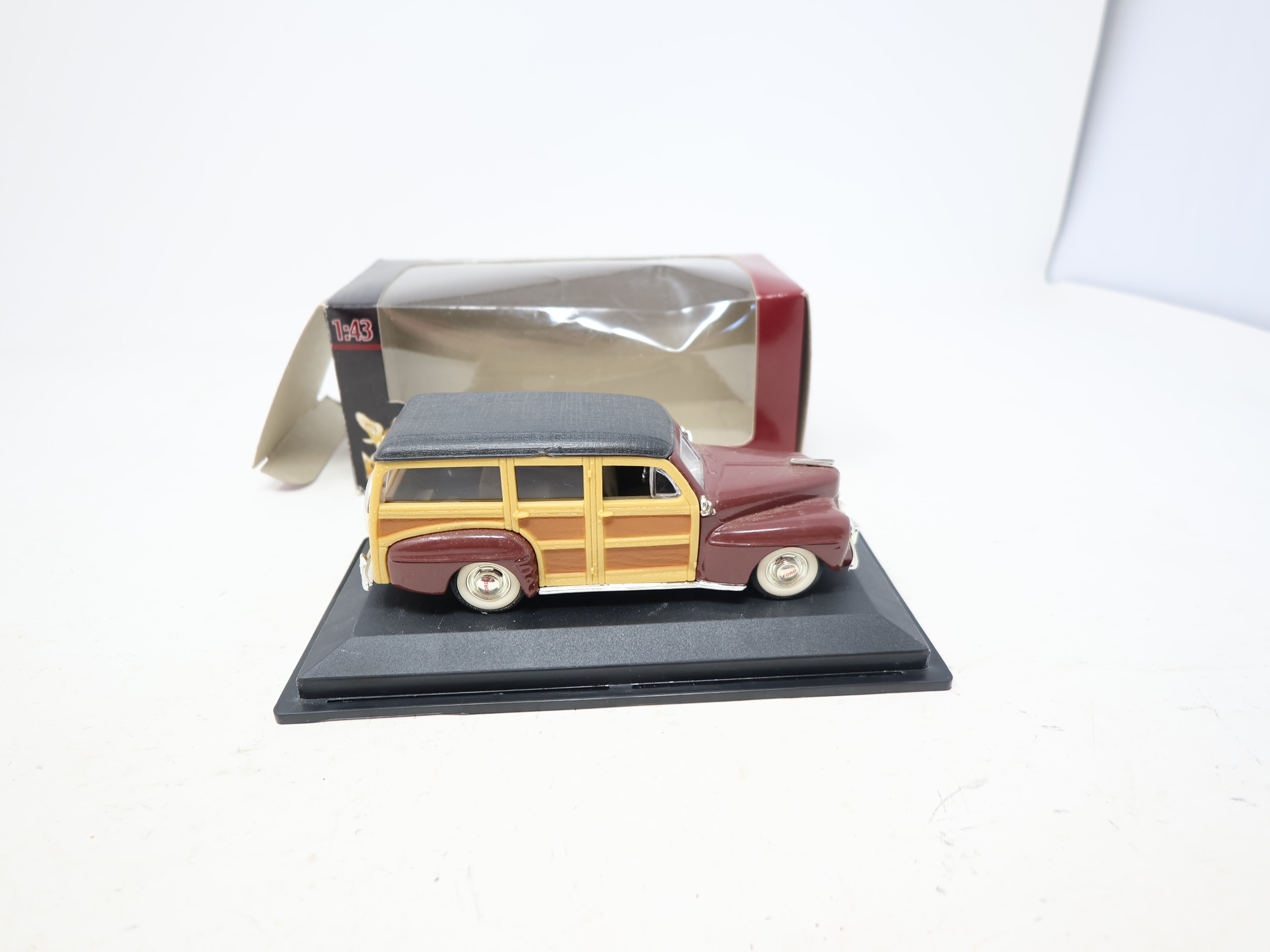 USED Yatming 94251 , 1:43 Scale Die-Cast 1948 Ford Woody Car