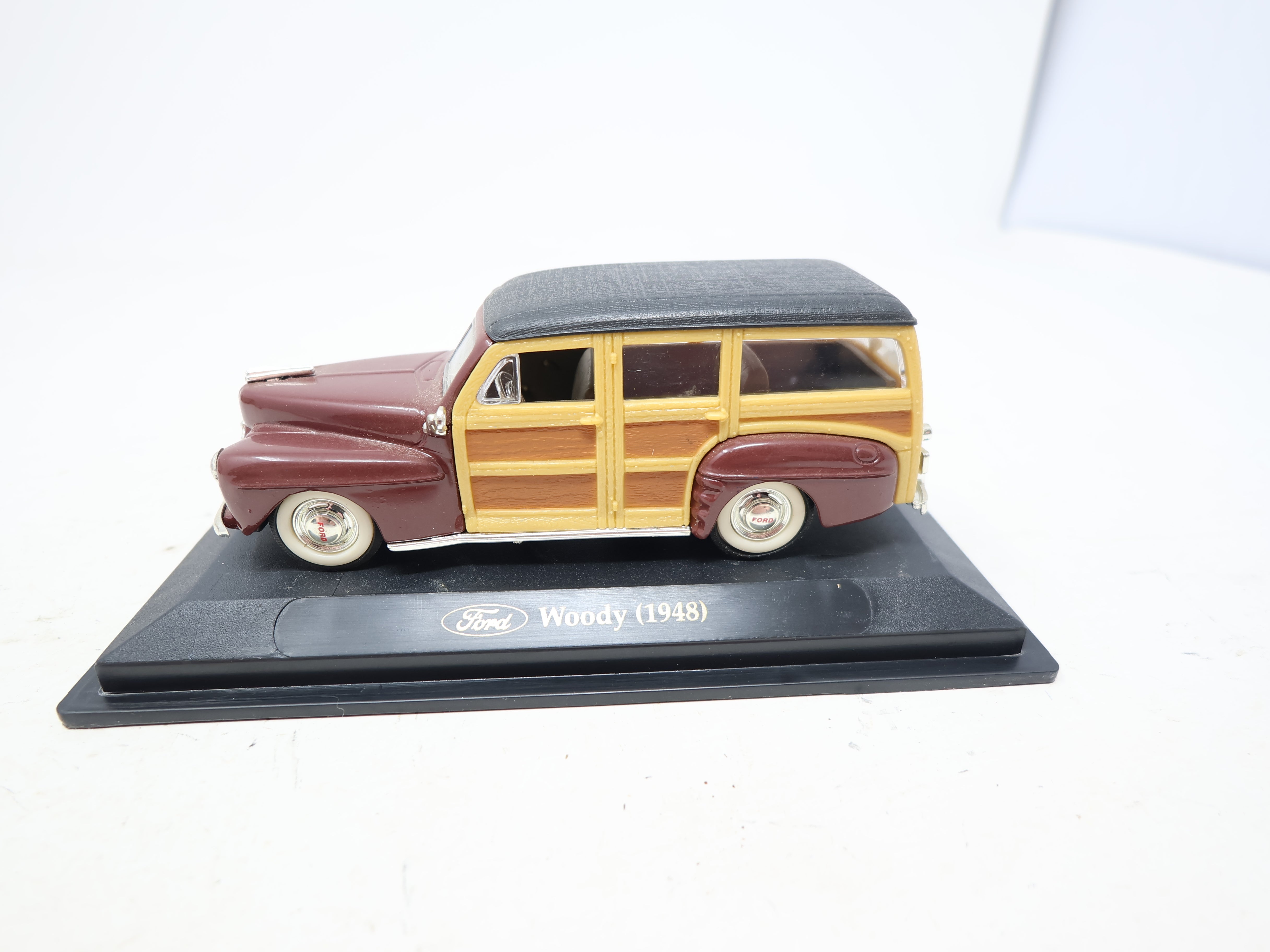 USED Yatming 94251 , 1:43 Scale Die-Cast 1948 Ford Woody Car