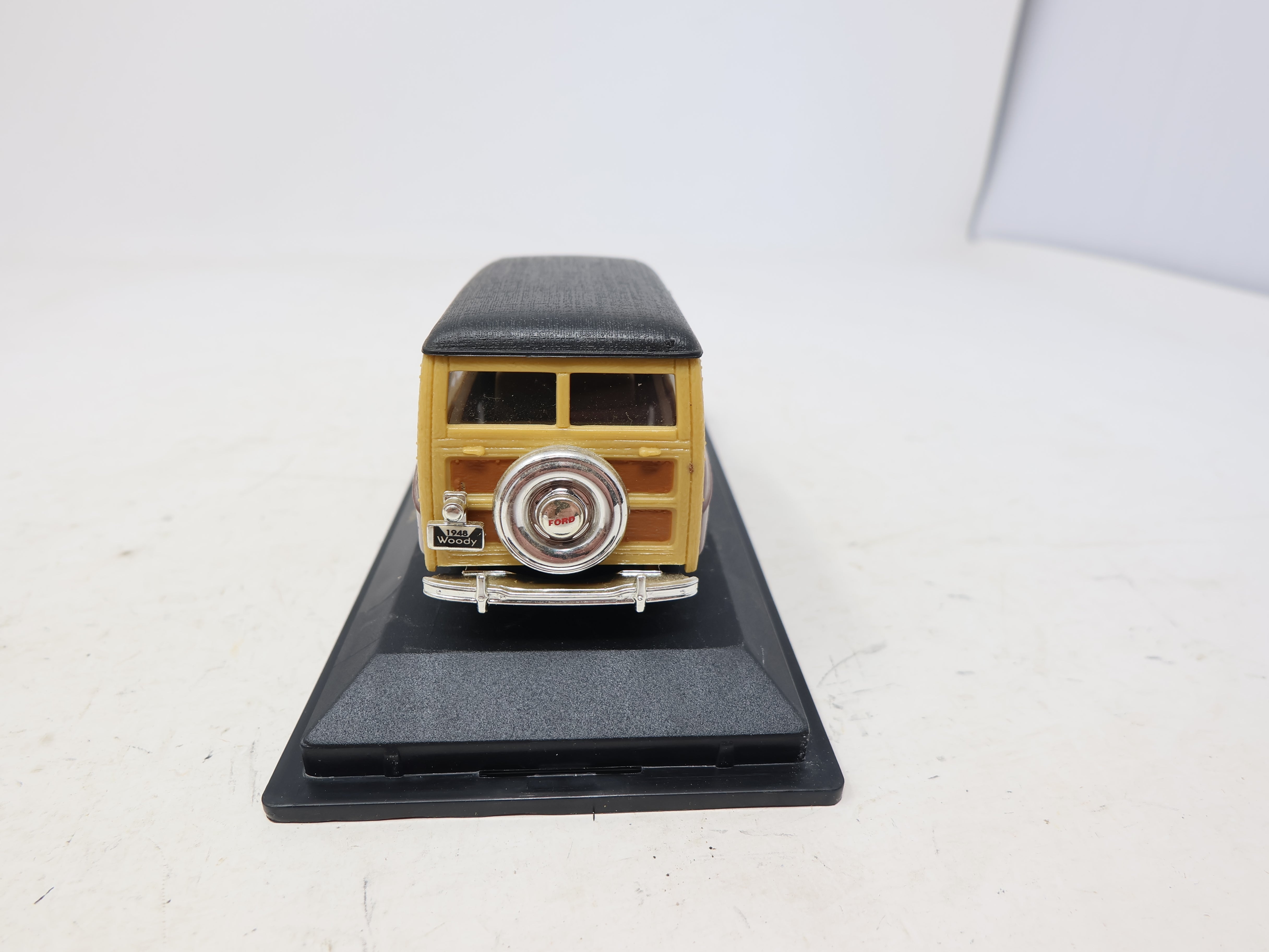 USED Yatming 94251 , 1:43 Scale Die-Cast 1948 Ford Woody Car