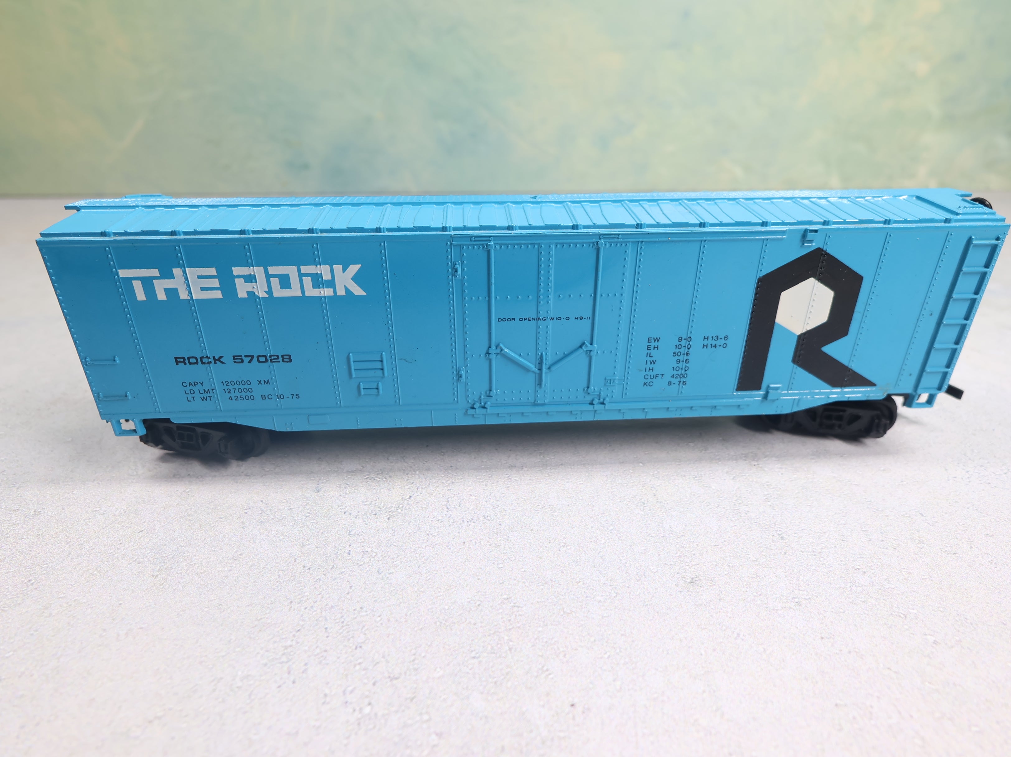 USED Bachmann HO Scale 50' Box Car Rock Island #57028