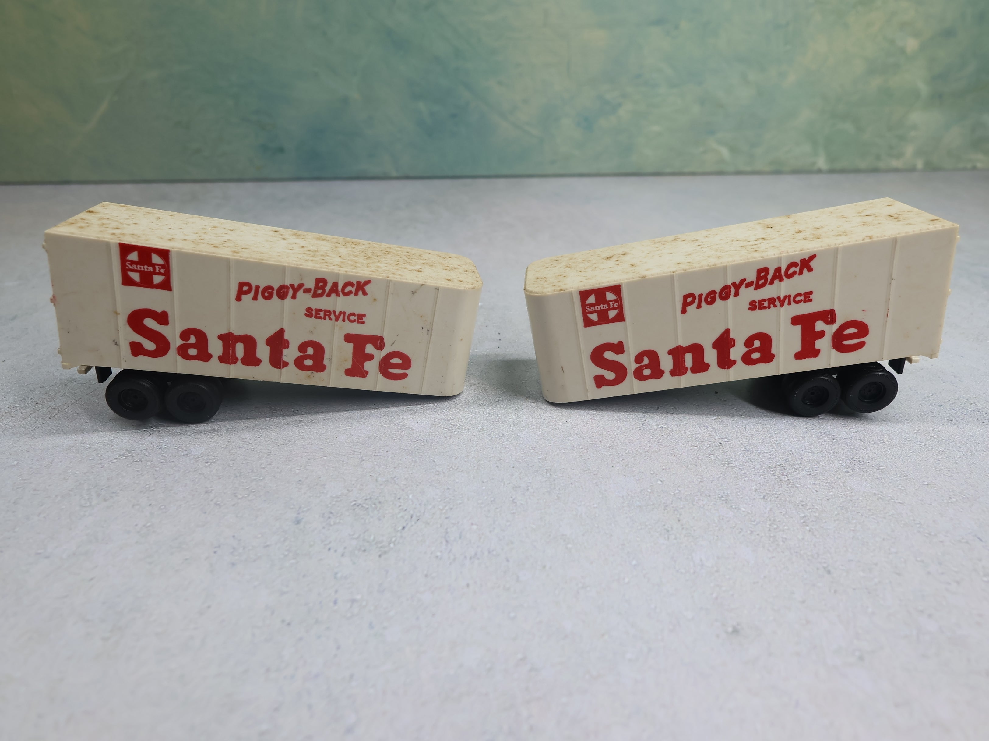 USED Tyco HO Scale Piggy Back Trailers Santa Fe (2 pcs)