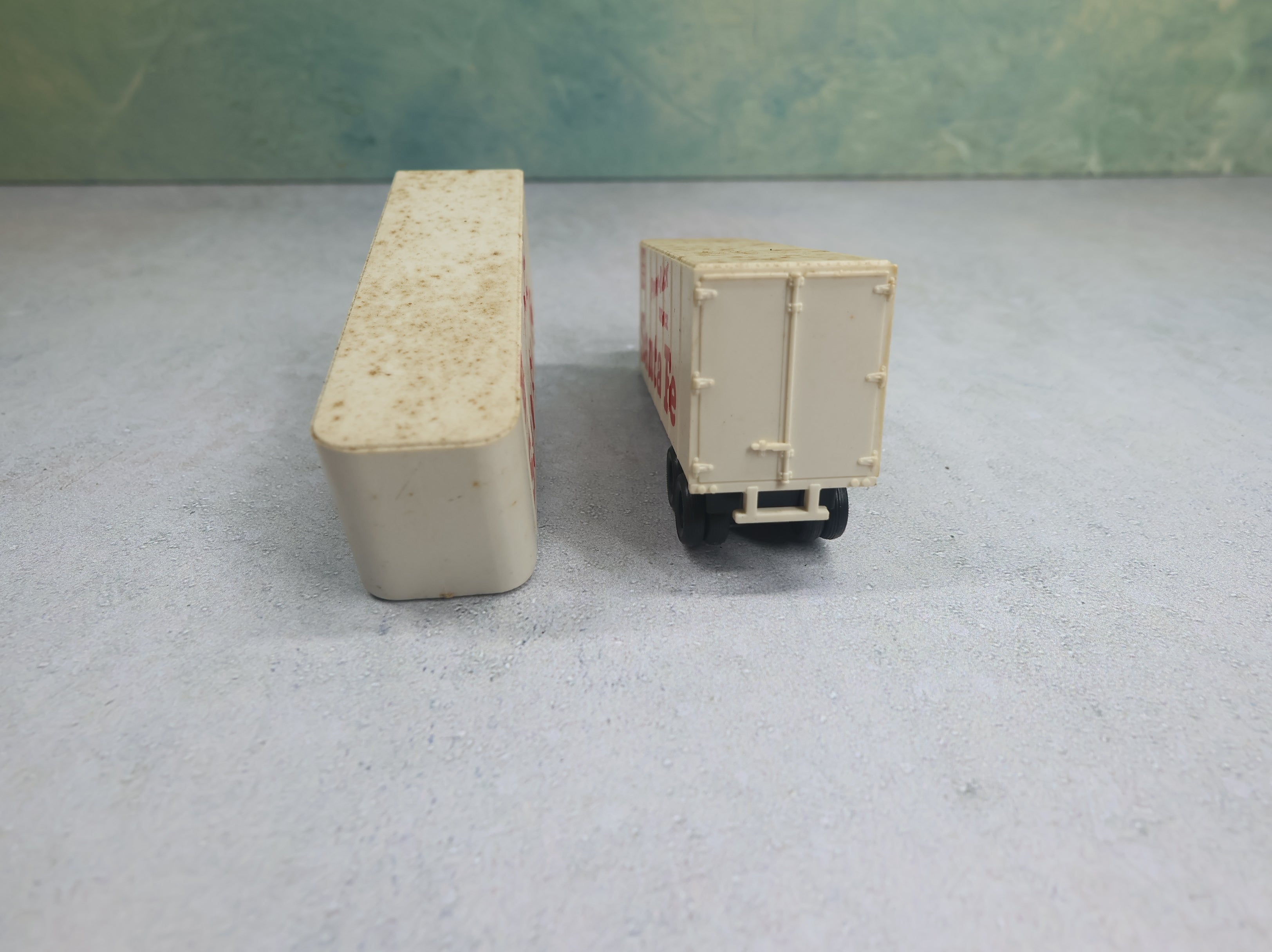 USED Tyco HO Scale Piggy Back Trailers Santa Fe (2 pcs)