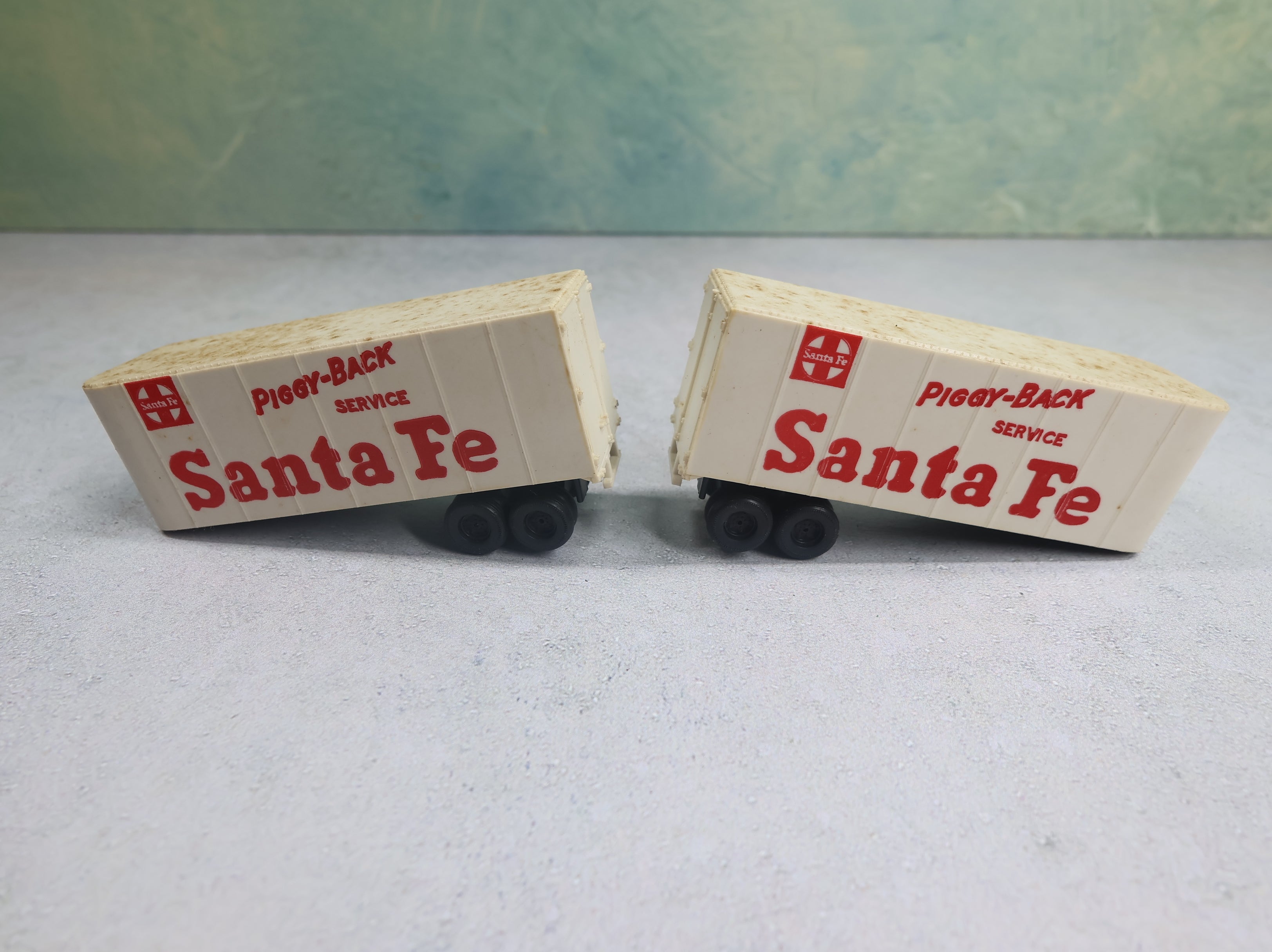 USED Tyco HO Scale Piggy Back Trailers Santa Fe (2 pcs)