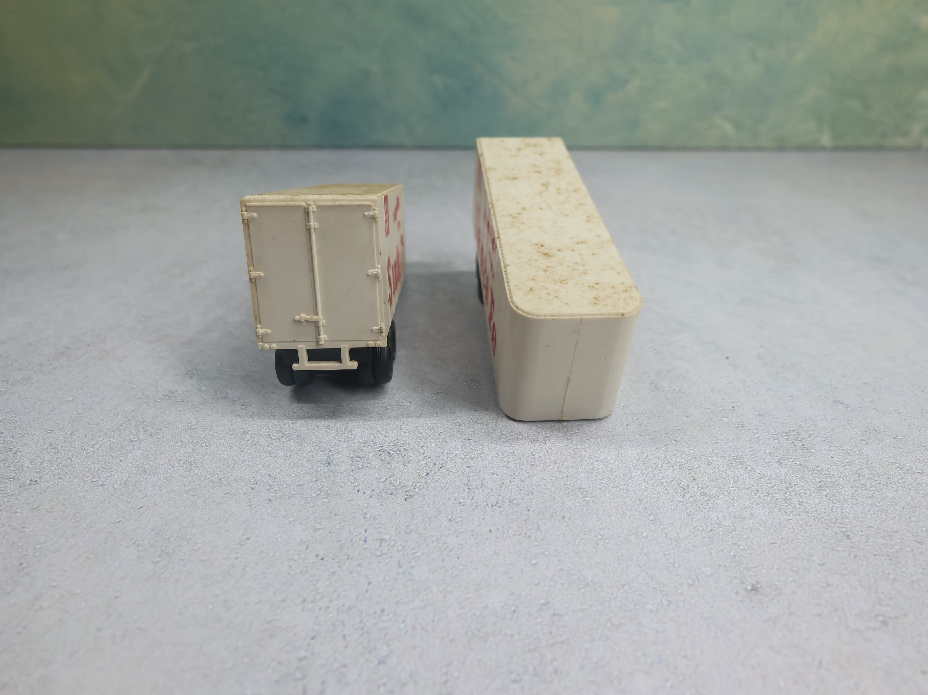 USED Tyco HO Scale Piggy Back Trailers Santa Fe (2 pcs)