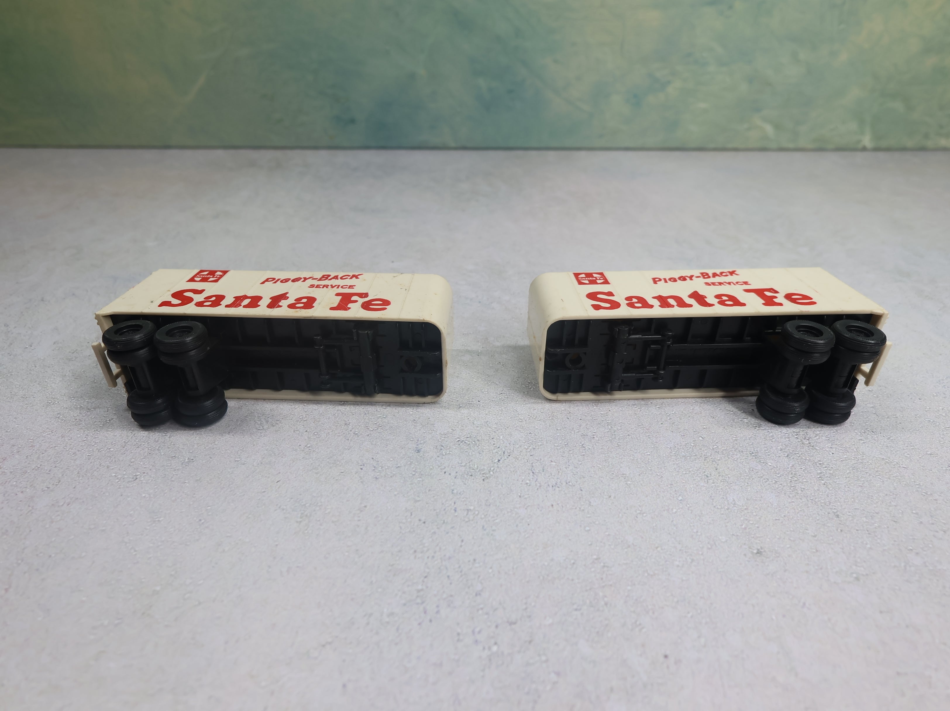 USED Tyco HO Scale Piggy Back Trailers Santa Fe (2 pcs)