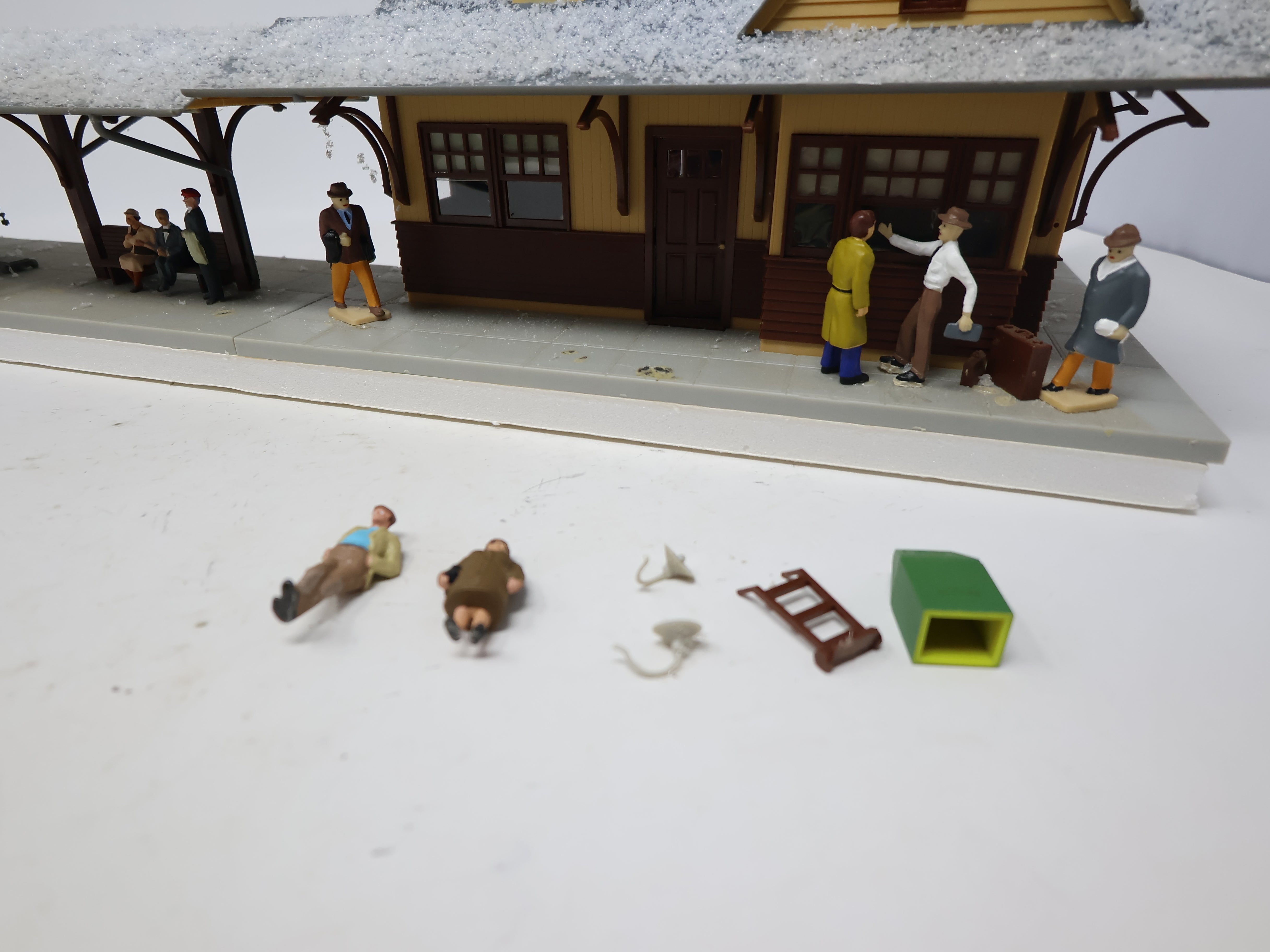 USED O, Custom Passenger Station w/ Figures and Snow