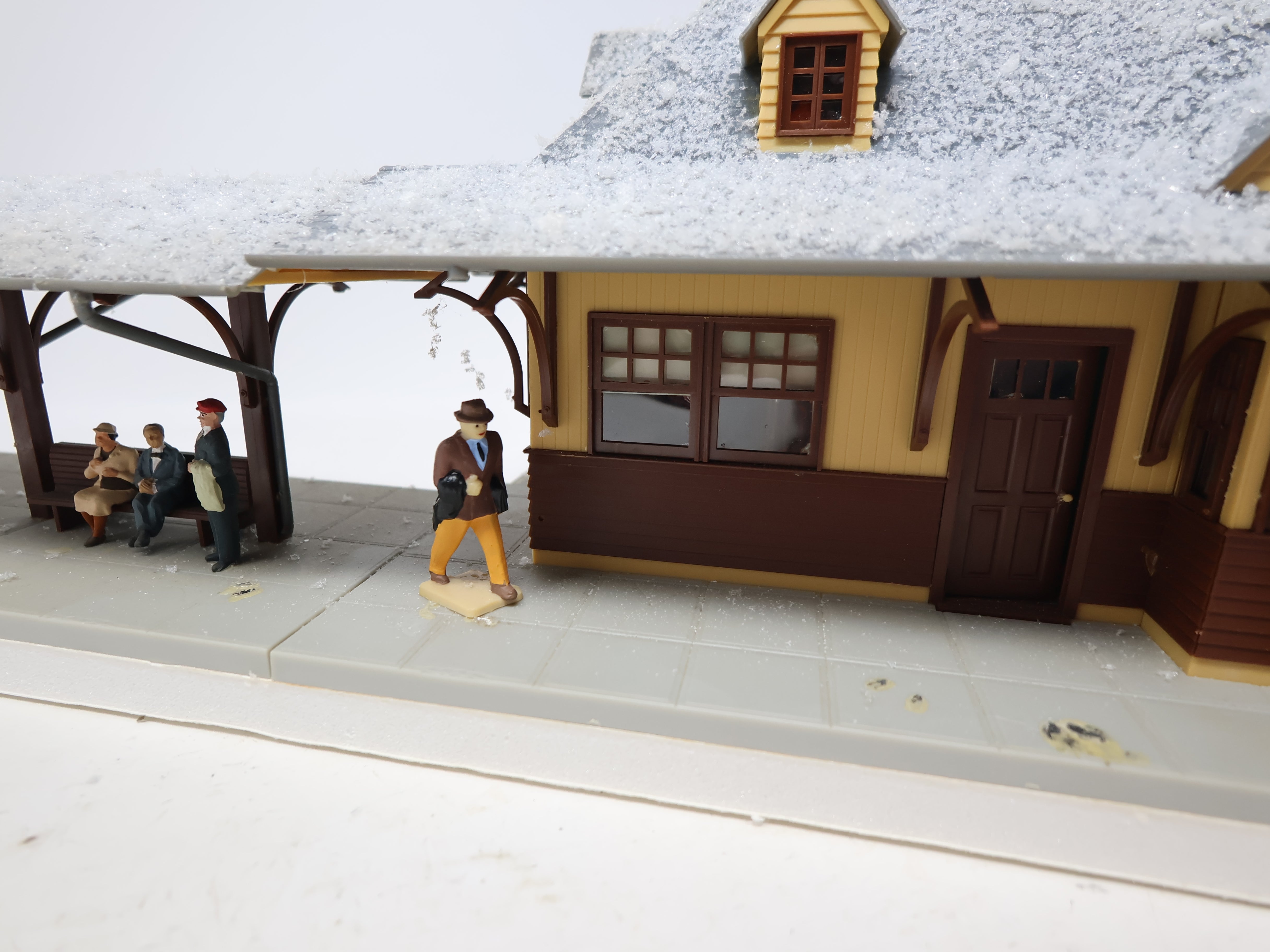 USED O, Custom Passenger Station w/ Figures and Snow