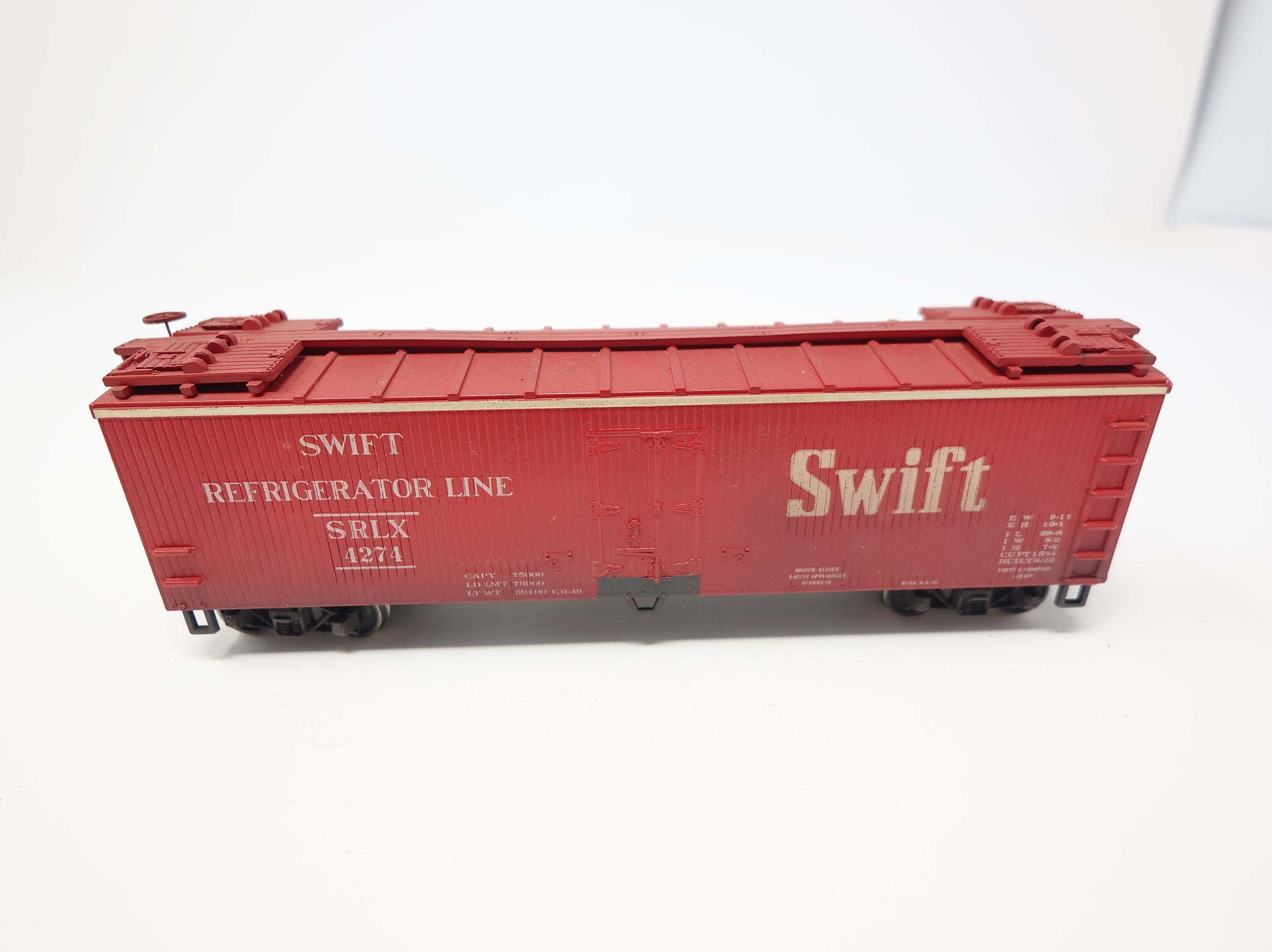 USED Walthers HO Scale 40' Box Car Swift Refrigerator Line SRLX #47274 Weathered/Decal