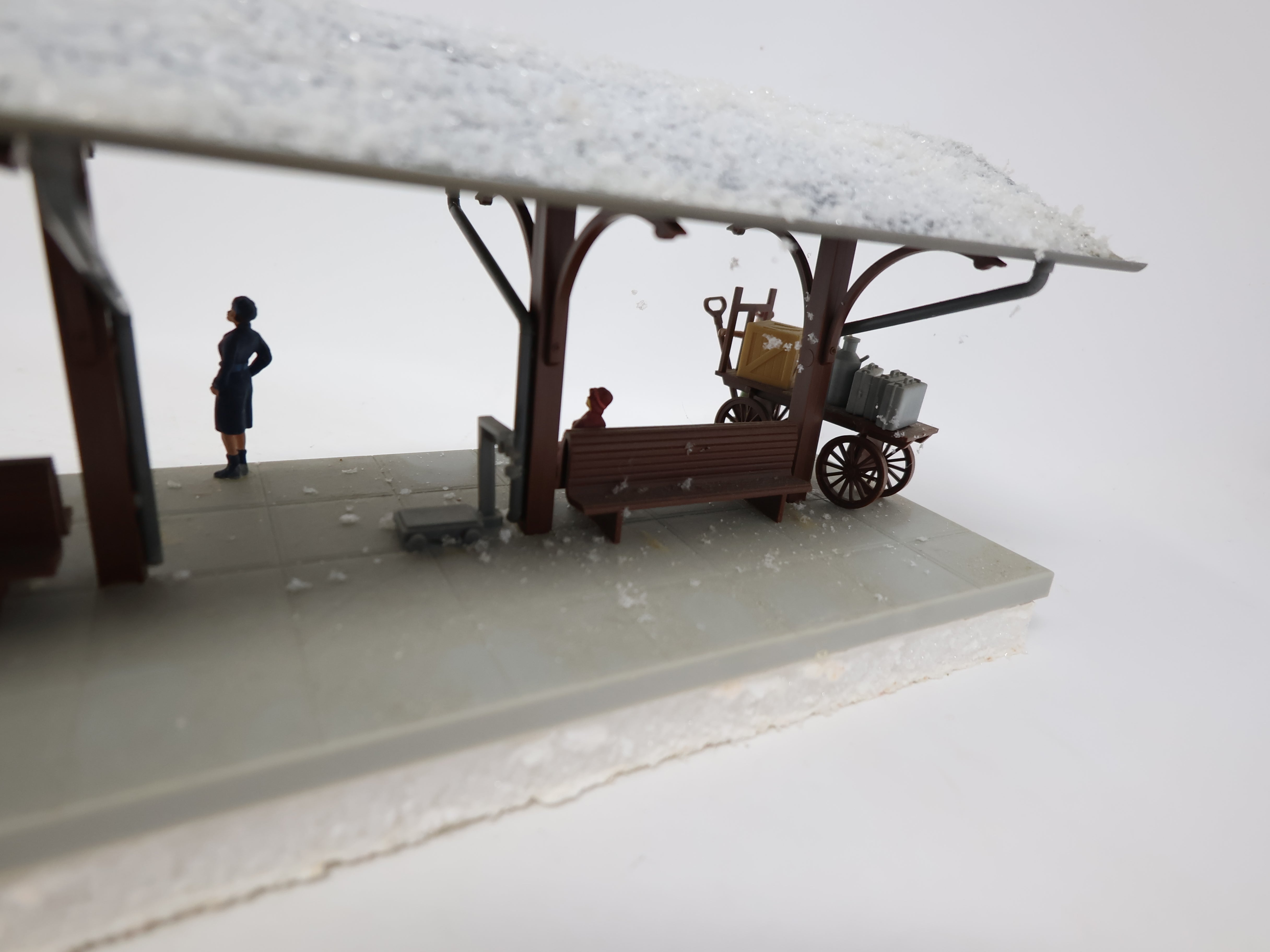 USED O, Custom Passenger Station w/ Figures and Snow