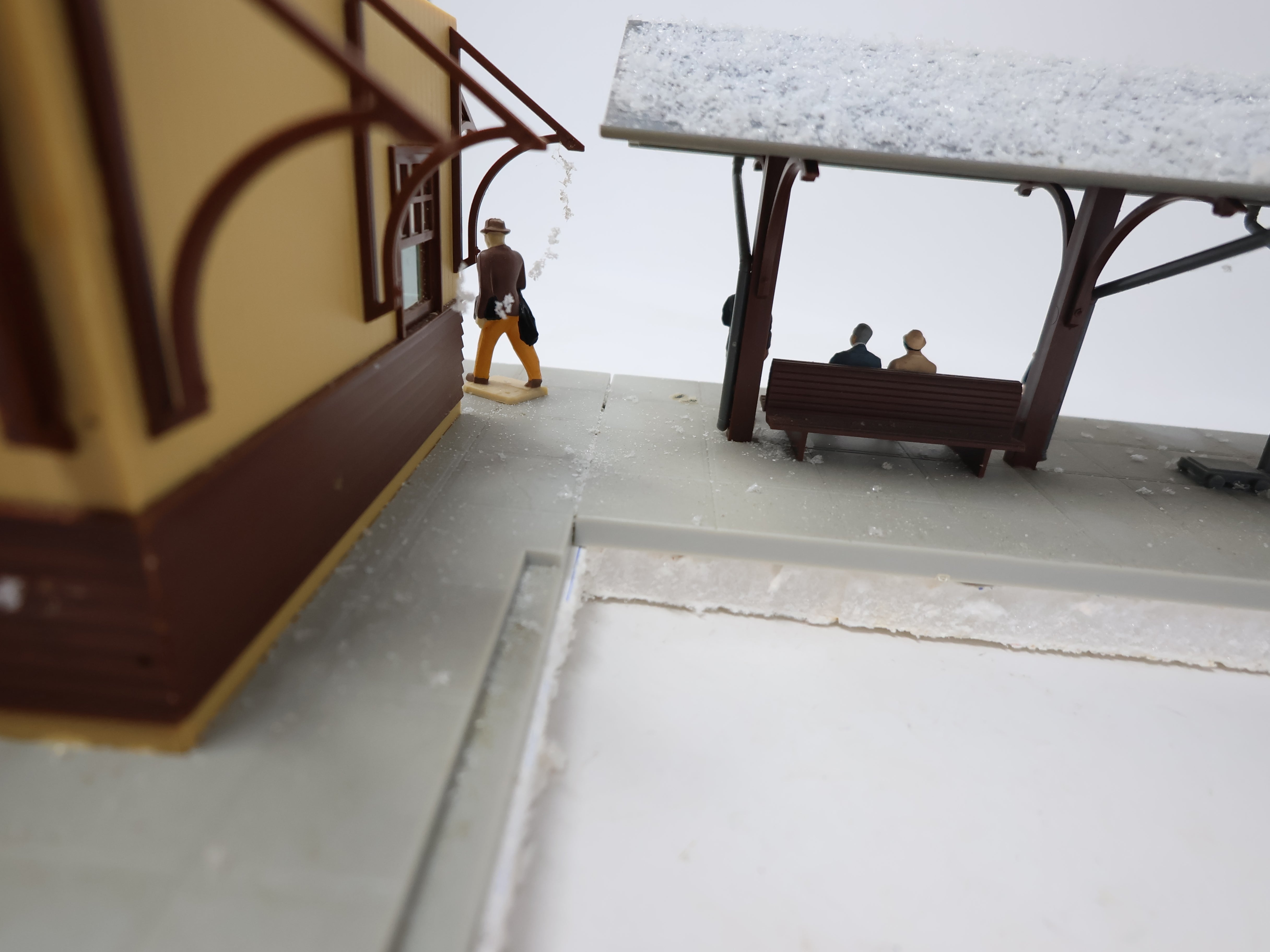 USED O, Custom Passenger Station w/ Figures and Snow