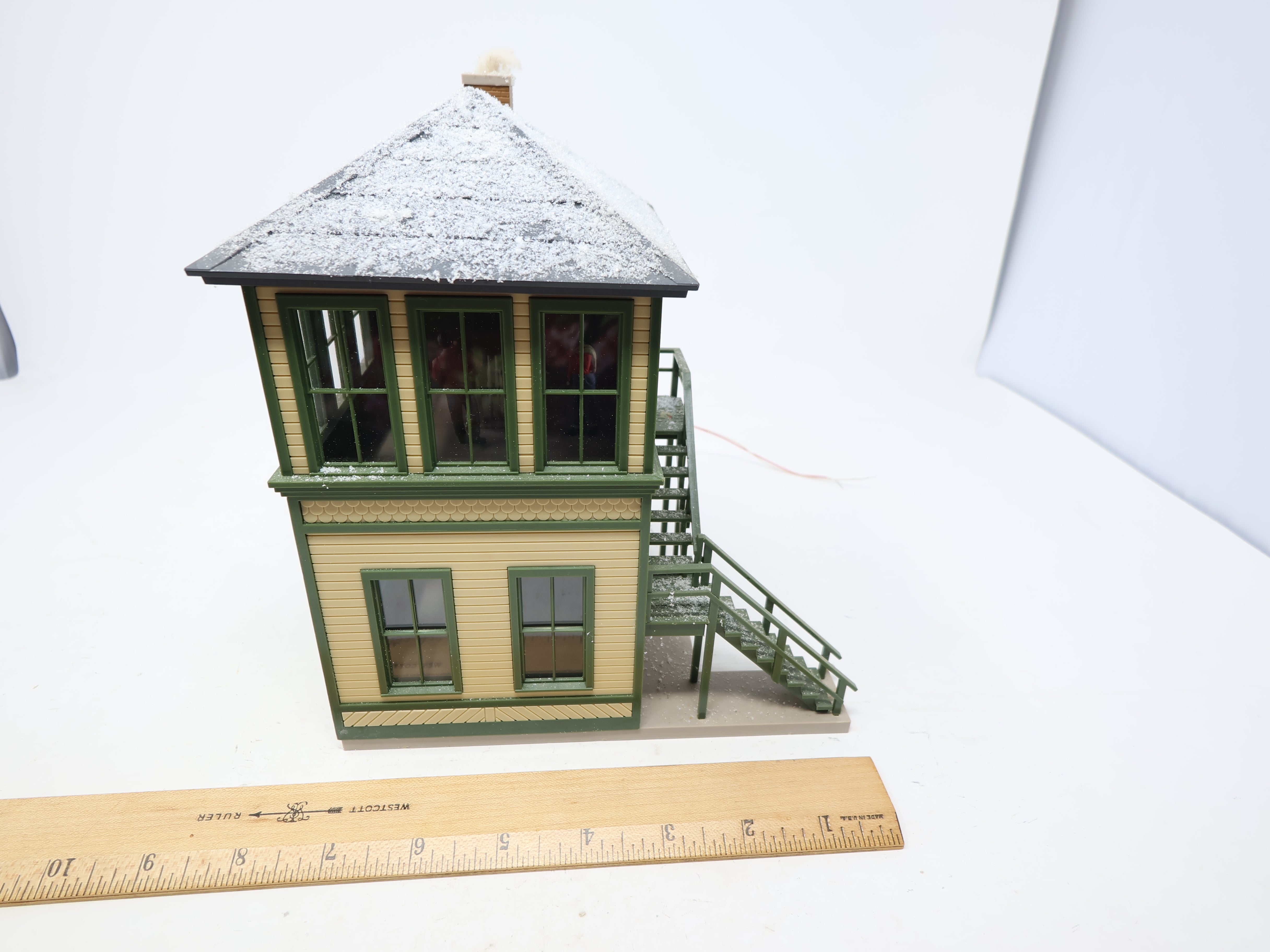 USED O, Custom Signal Tower w/ Figures and Snow