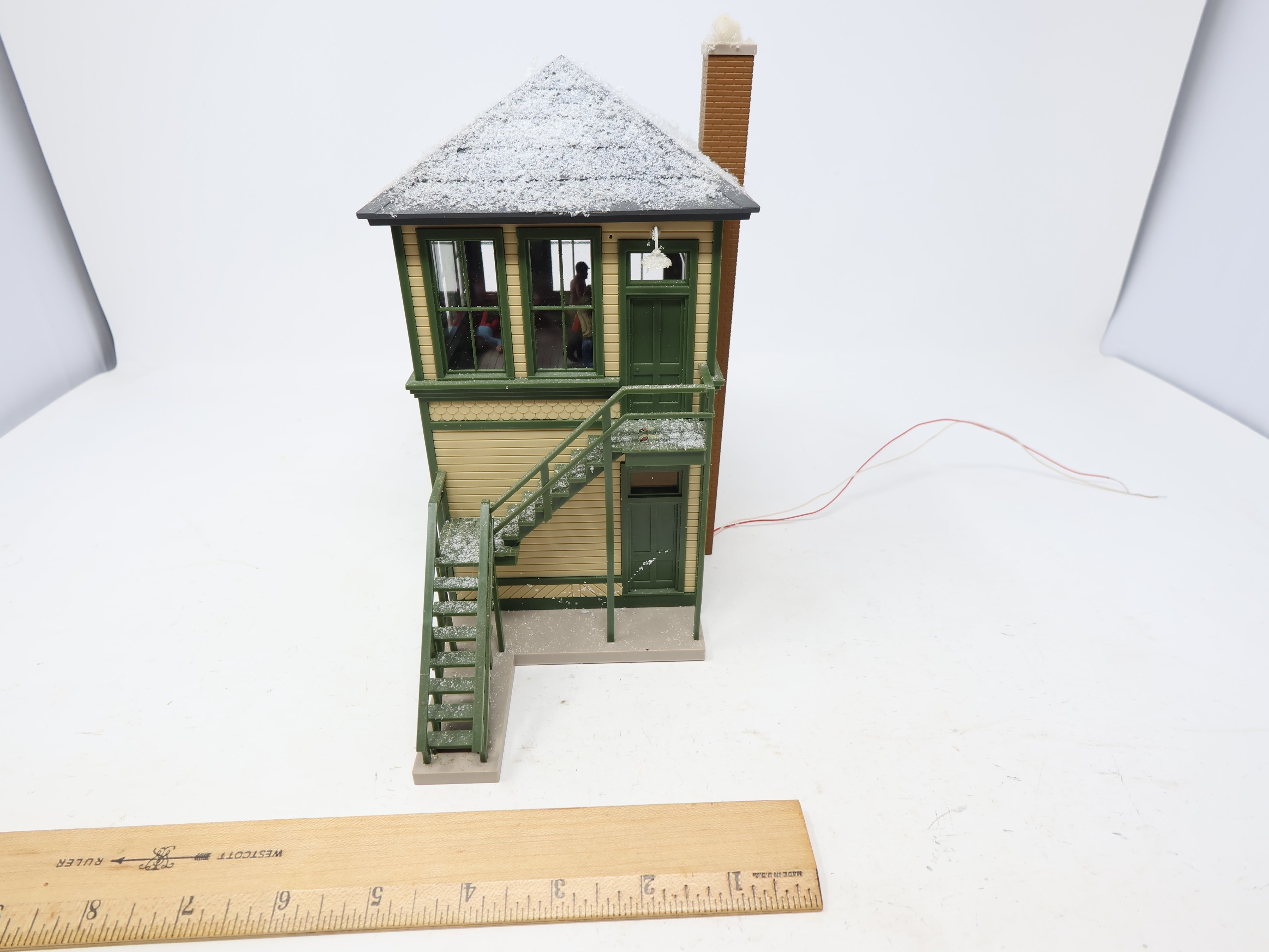 USED O, Custom Signal Tower w/ Figures and Snow