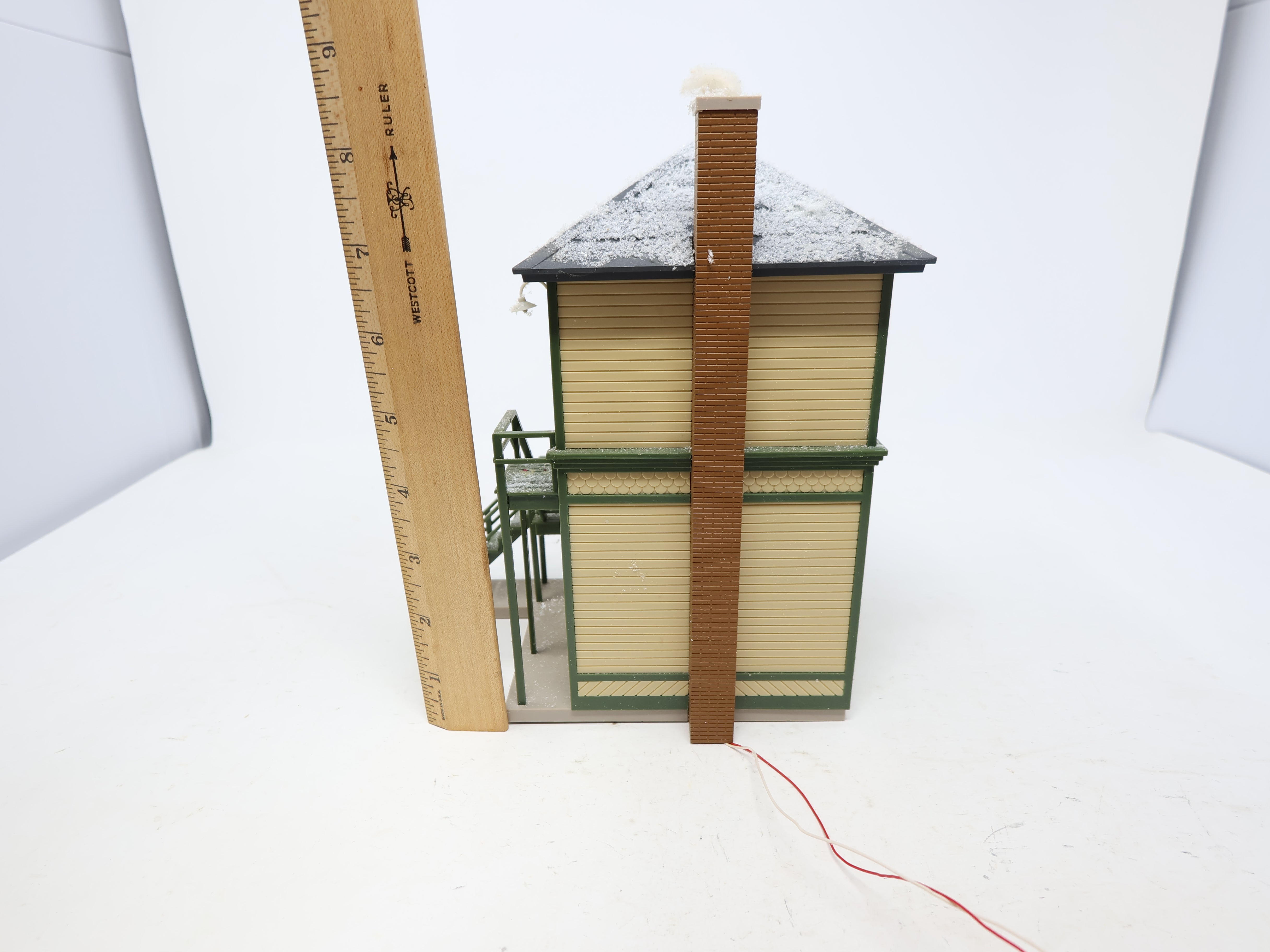 USED O, Custom Signal Tower w/ Figures and Snow