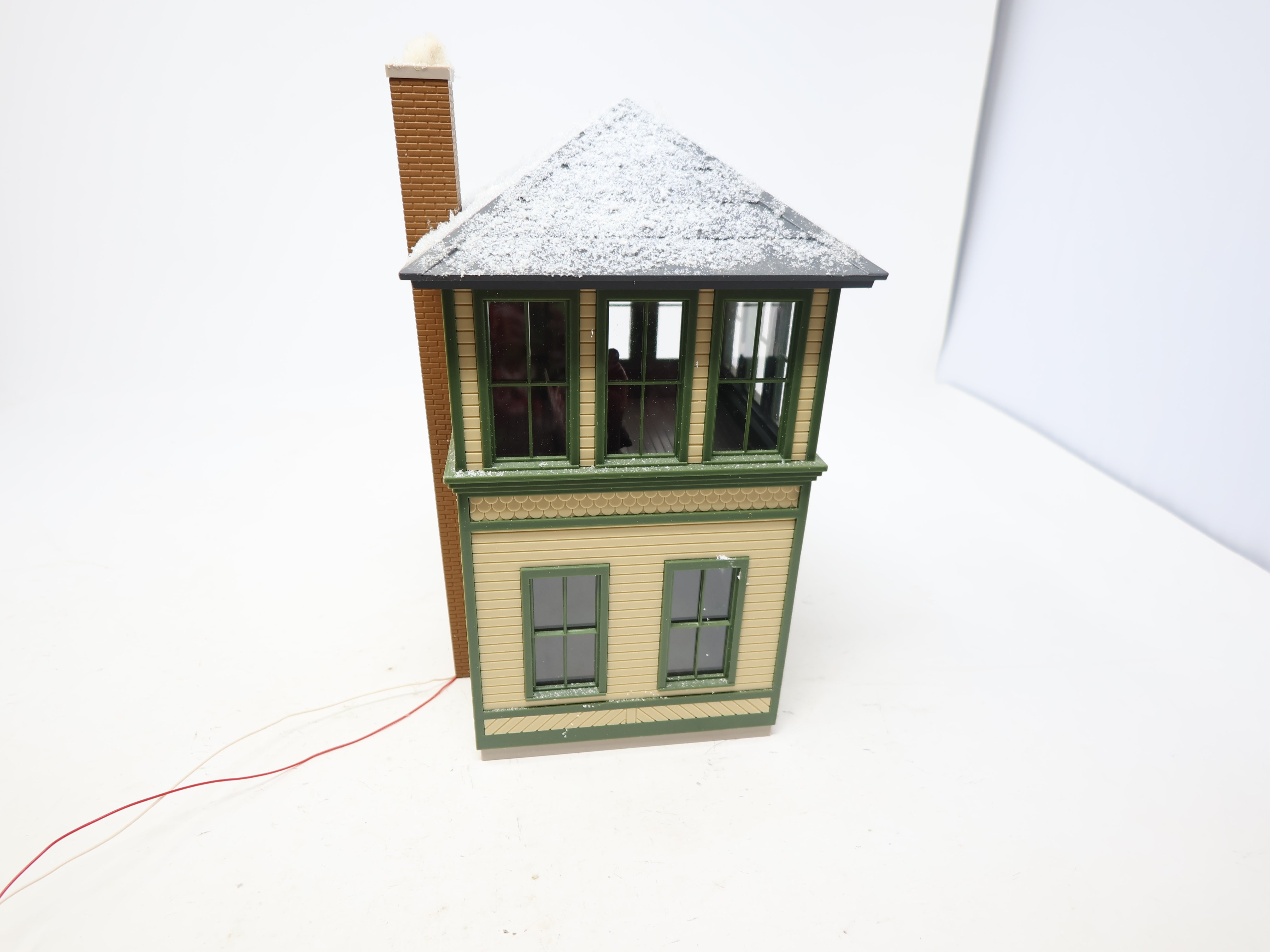 USED O, Custom Signal Tower w/ Figures and Snow