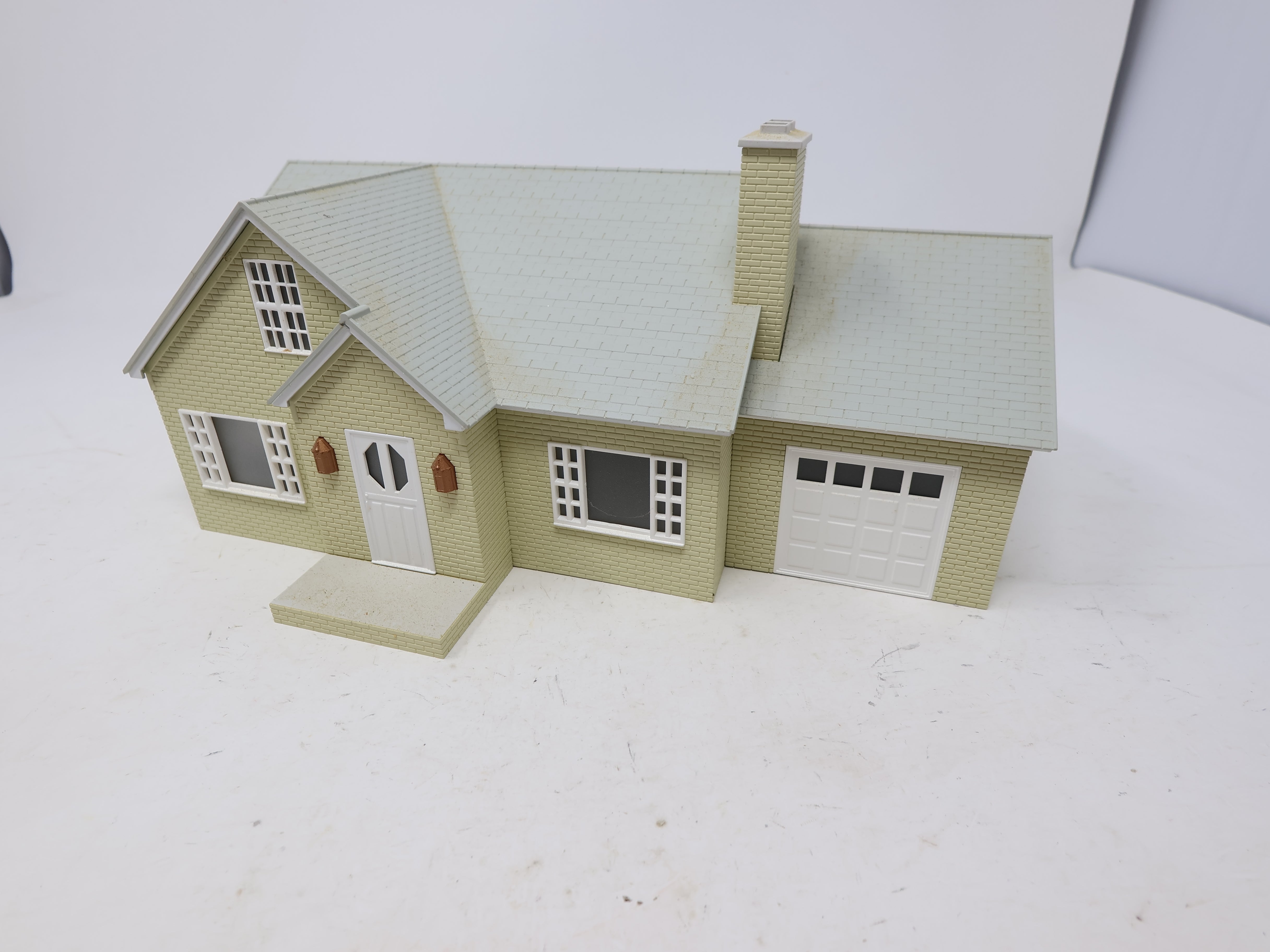 USED Lionel 2176-15 O, Suburban House