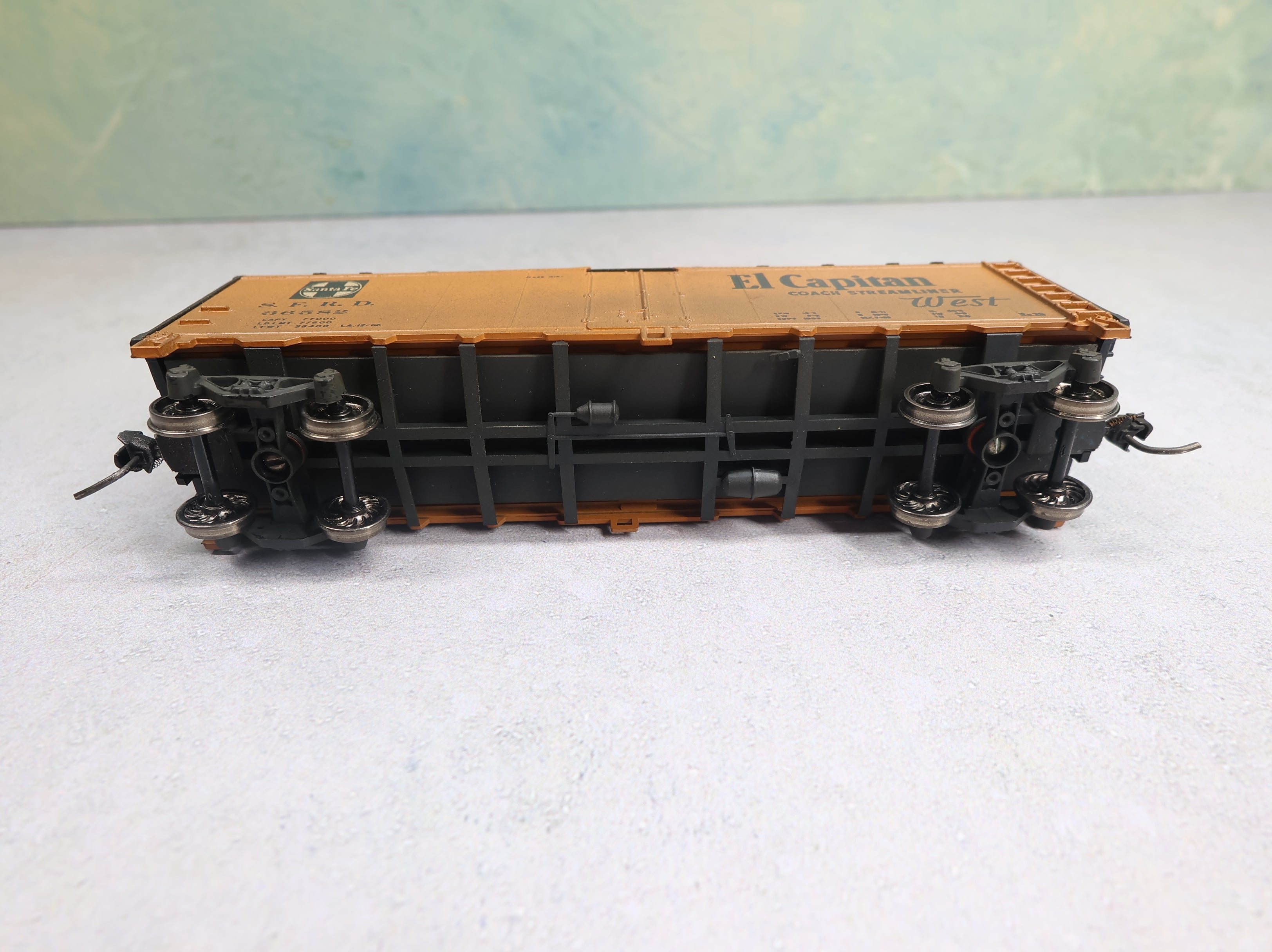 USED Athearn HO Scale 40' Reefer Box Car Santa Fe SFRD #36582 Weathered