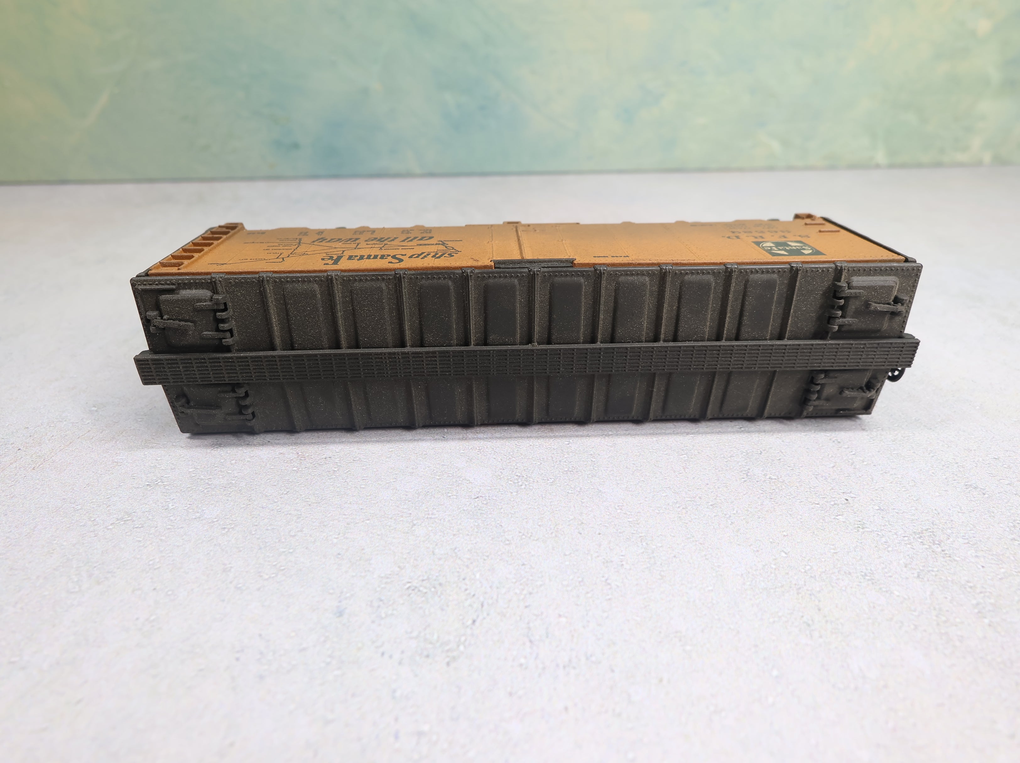 USED Athearn HO Scale 40' Reefer Box Car Santa Fe SFRD #36582 Weathered