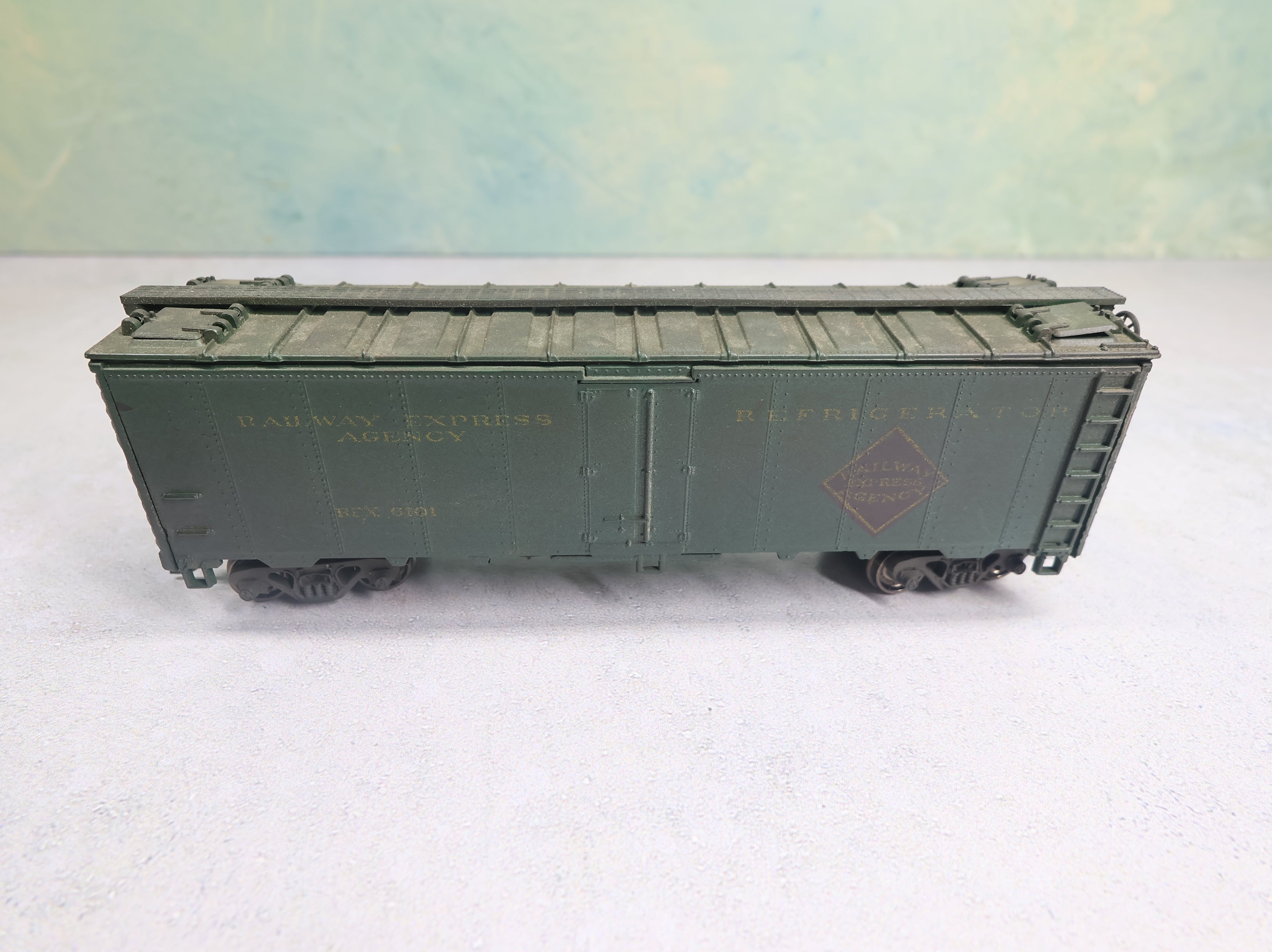 USED Athearn HO Scale 40' Reefer Box Car Railway Express Agency REX #6101