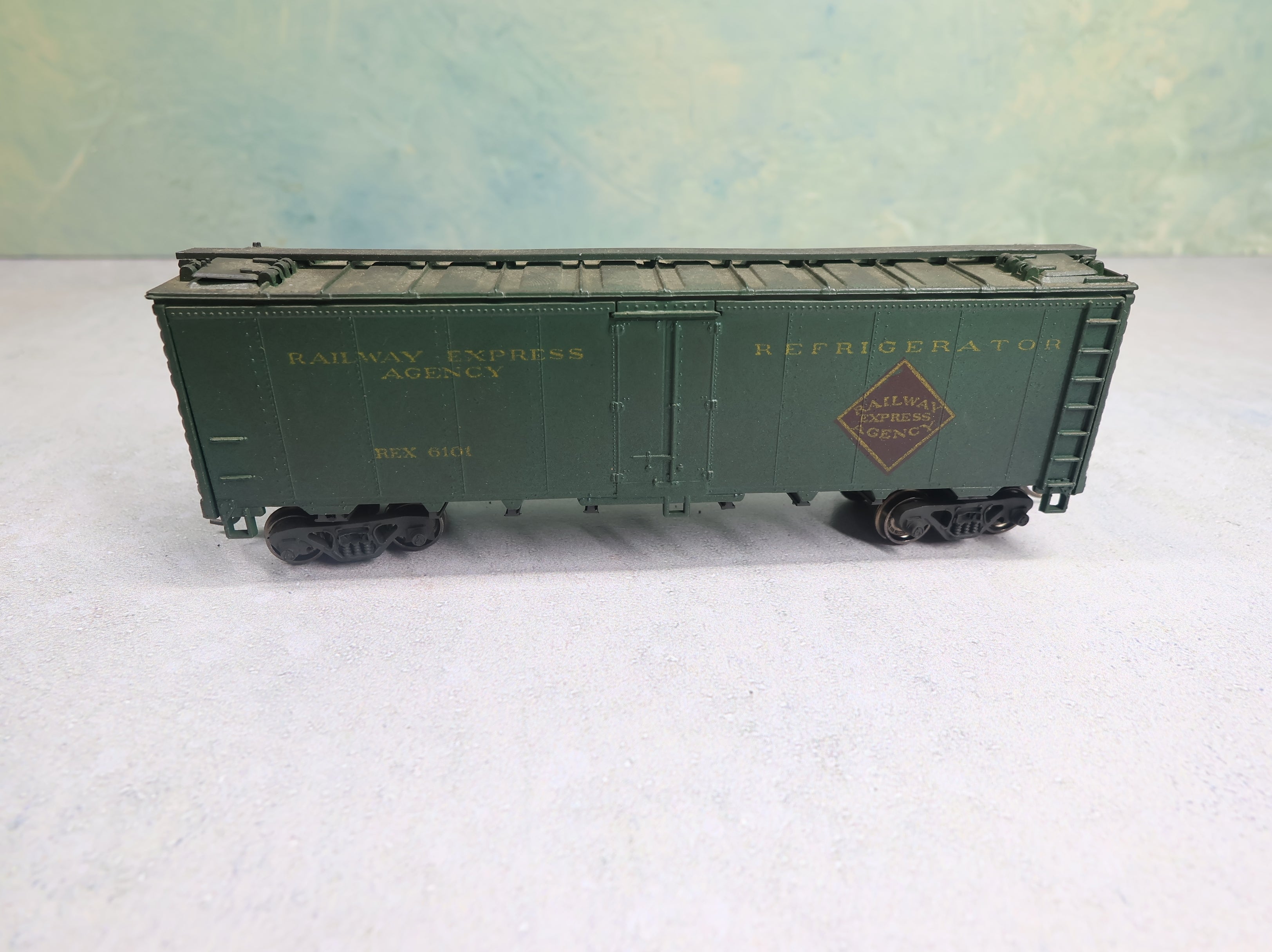 USED Athearn HO Scale 40' Reefer Box Car Railway Express Agency REX #6101