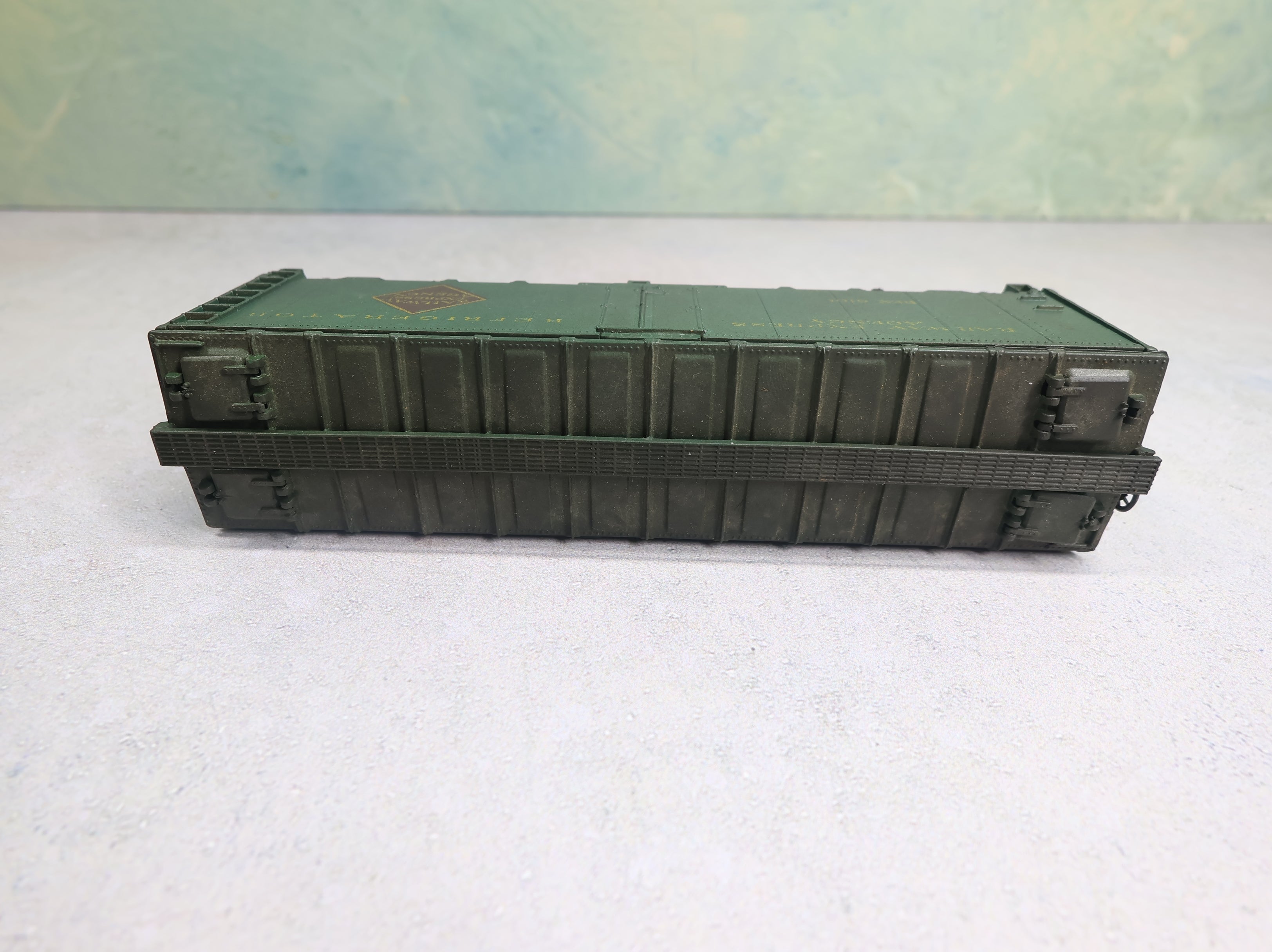 USED Athearn HO Scale 40' Reefer Box Car Railway Express Agency REX #6101