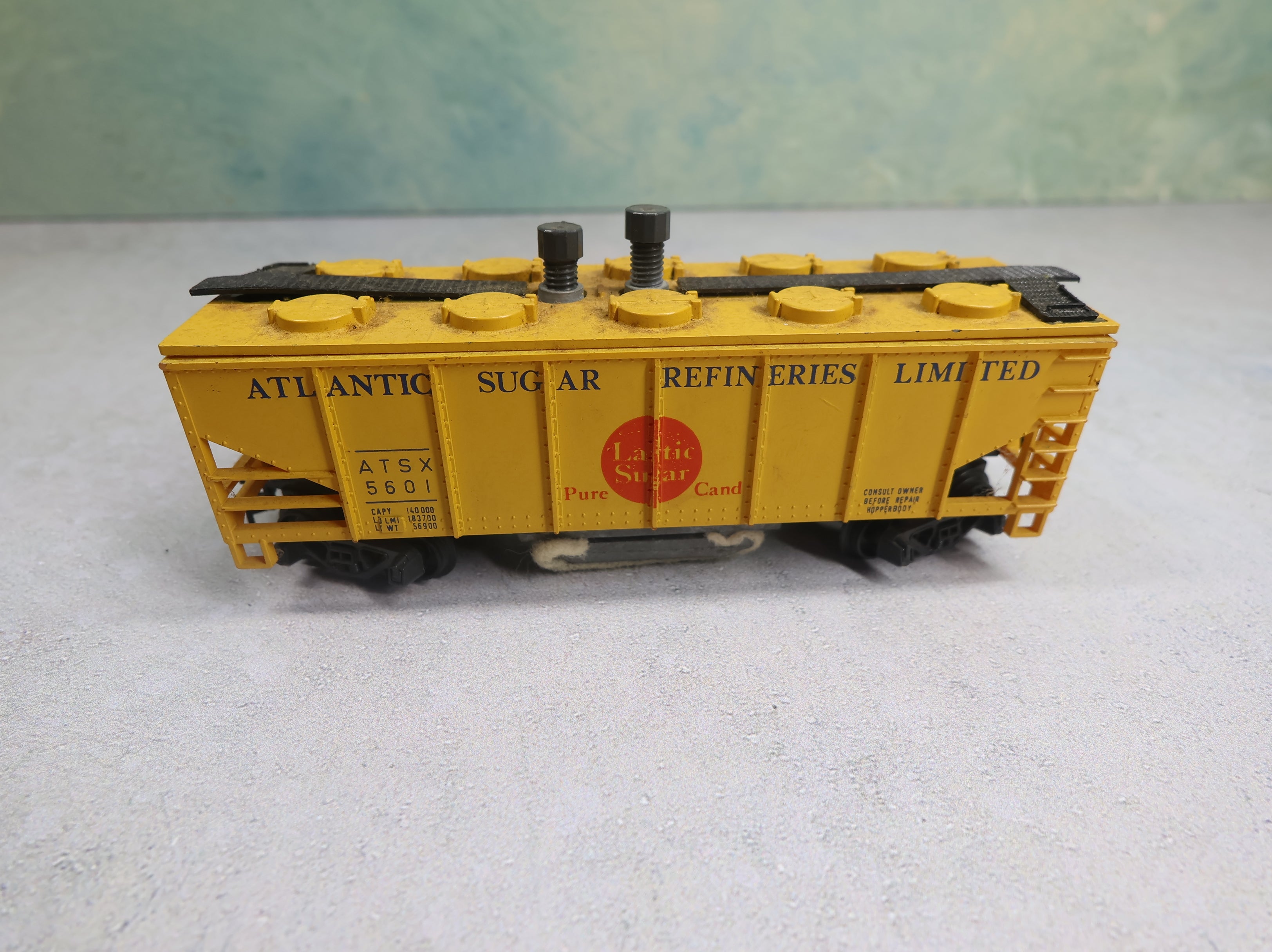 USED AHM HO Scale Covered Hopper Track Cleaning Car Atlantic Sugar ATSX #5601