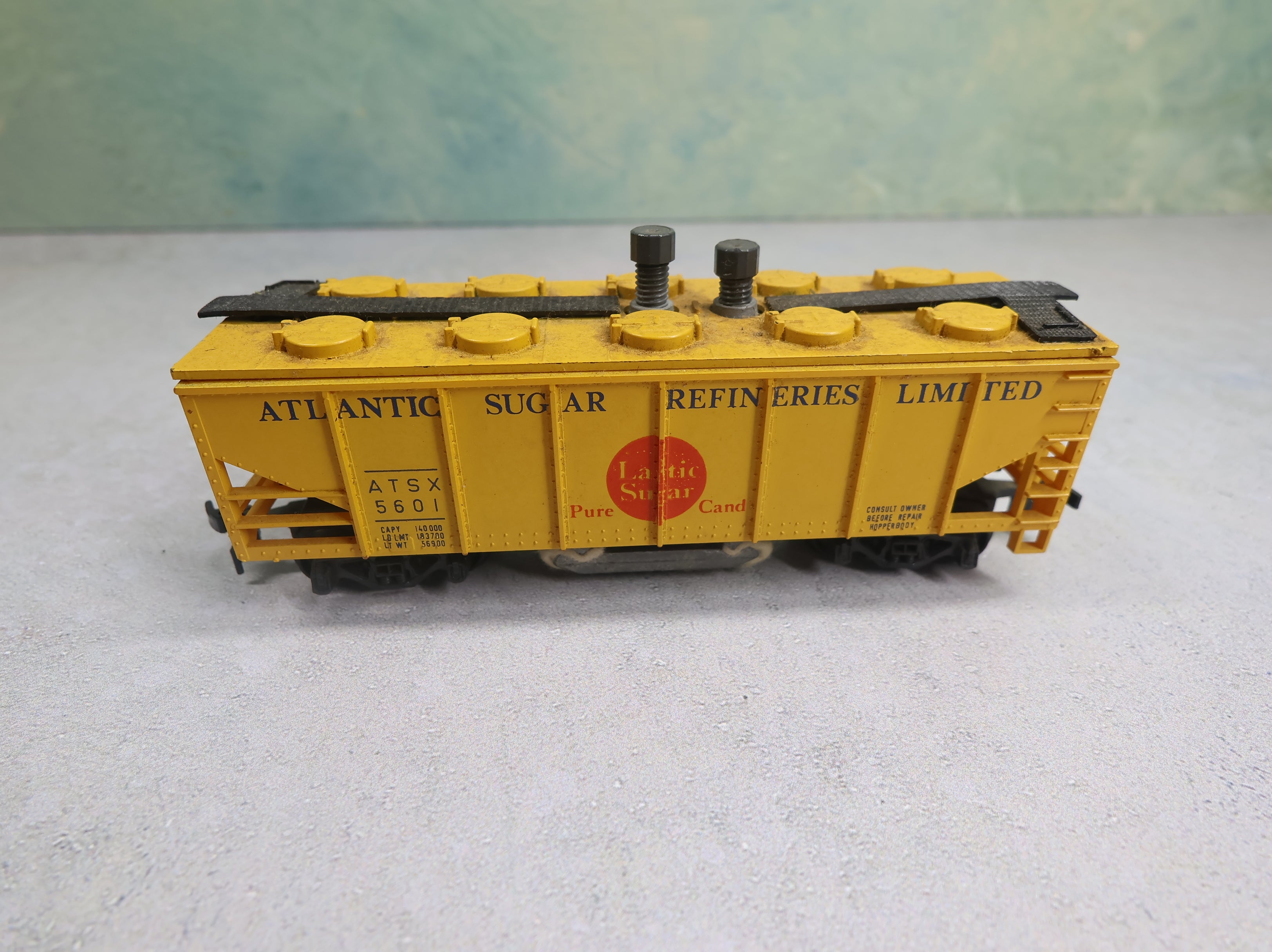 USED AHM HO Scale Covered Hopper Track Cleaning Car Atlantic Sugar ATSX #5601