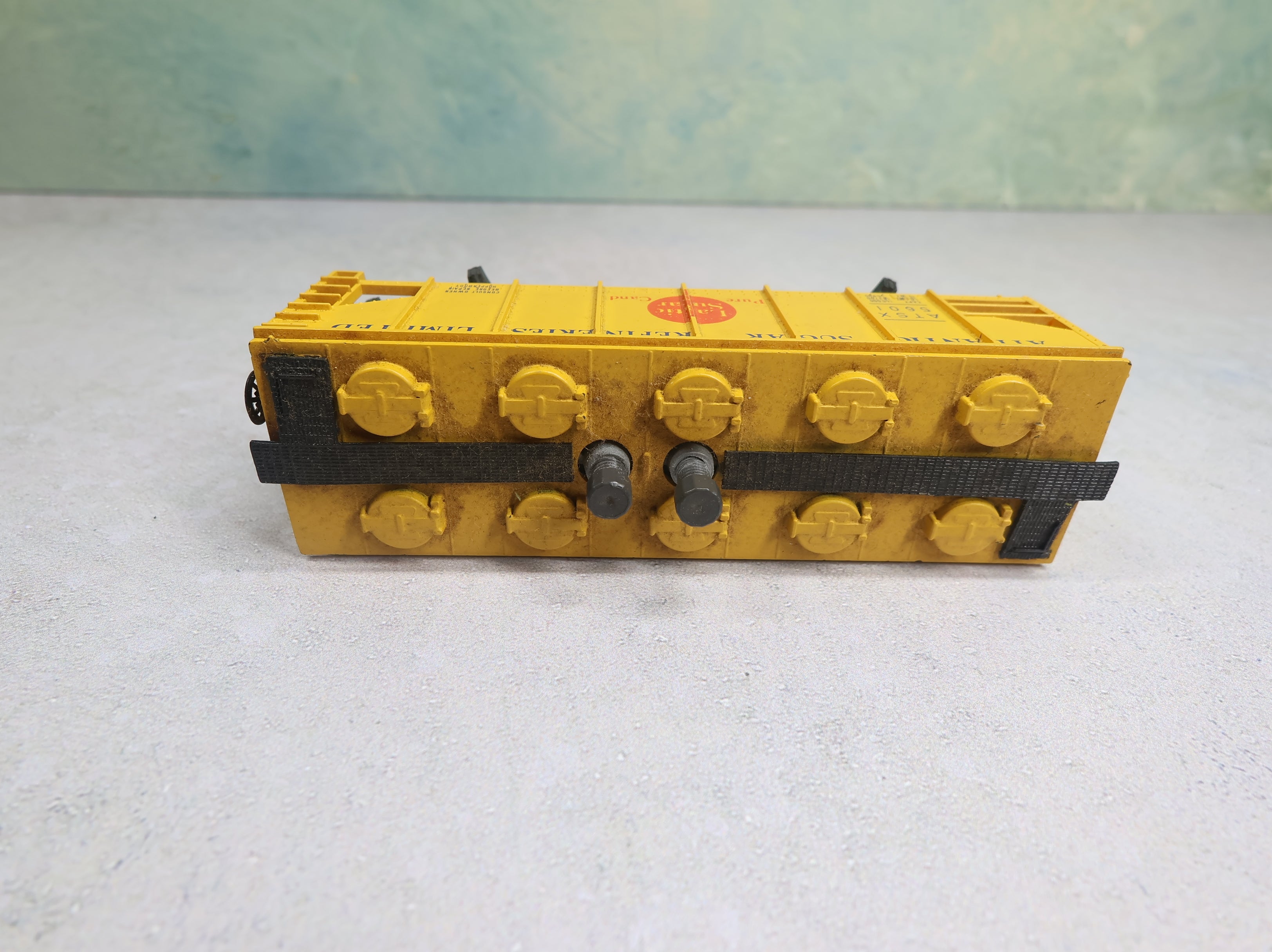 USED AHM HO Scale Covered Hopper Track Cleaning Car Atlantic Sugar ATSX #5601