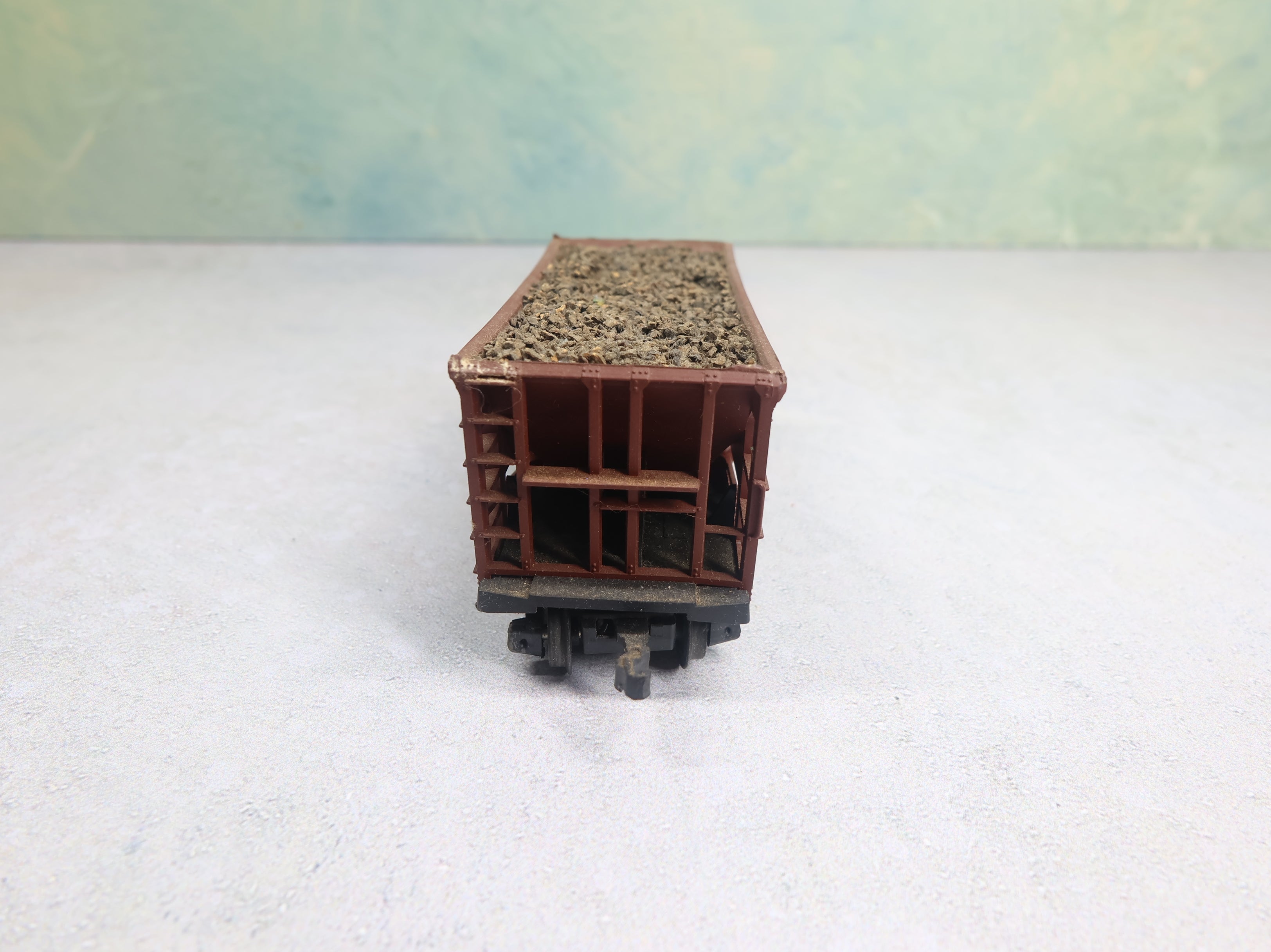 USED AHM HO Scale Ore Car Great Northern #88003 w/ Load