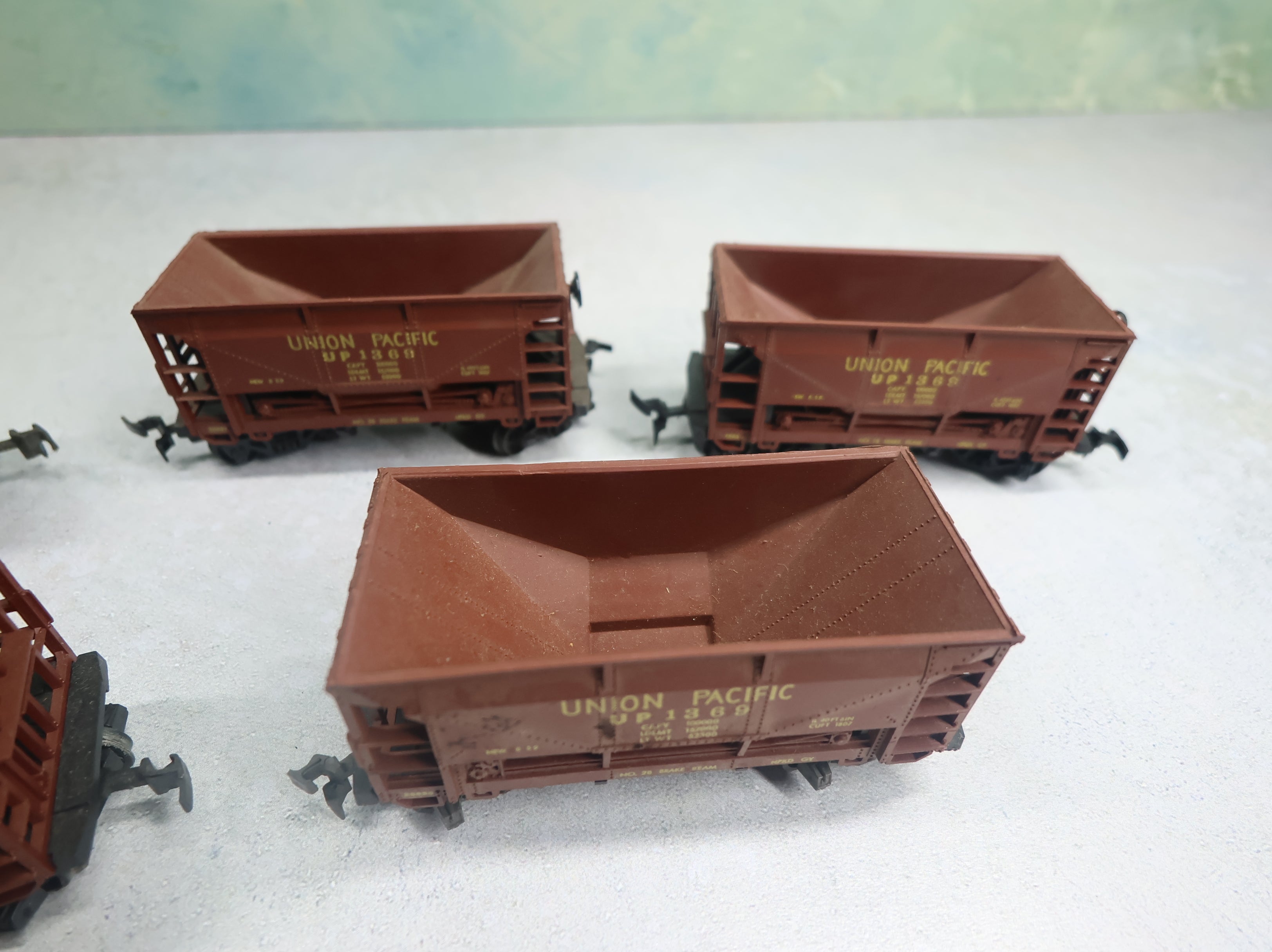 USED AHM HO Scale Ore Car Union Pacific UP #1369 (5 pcs)