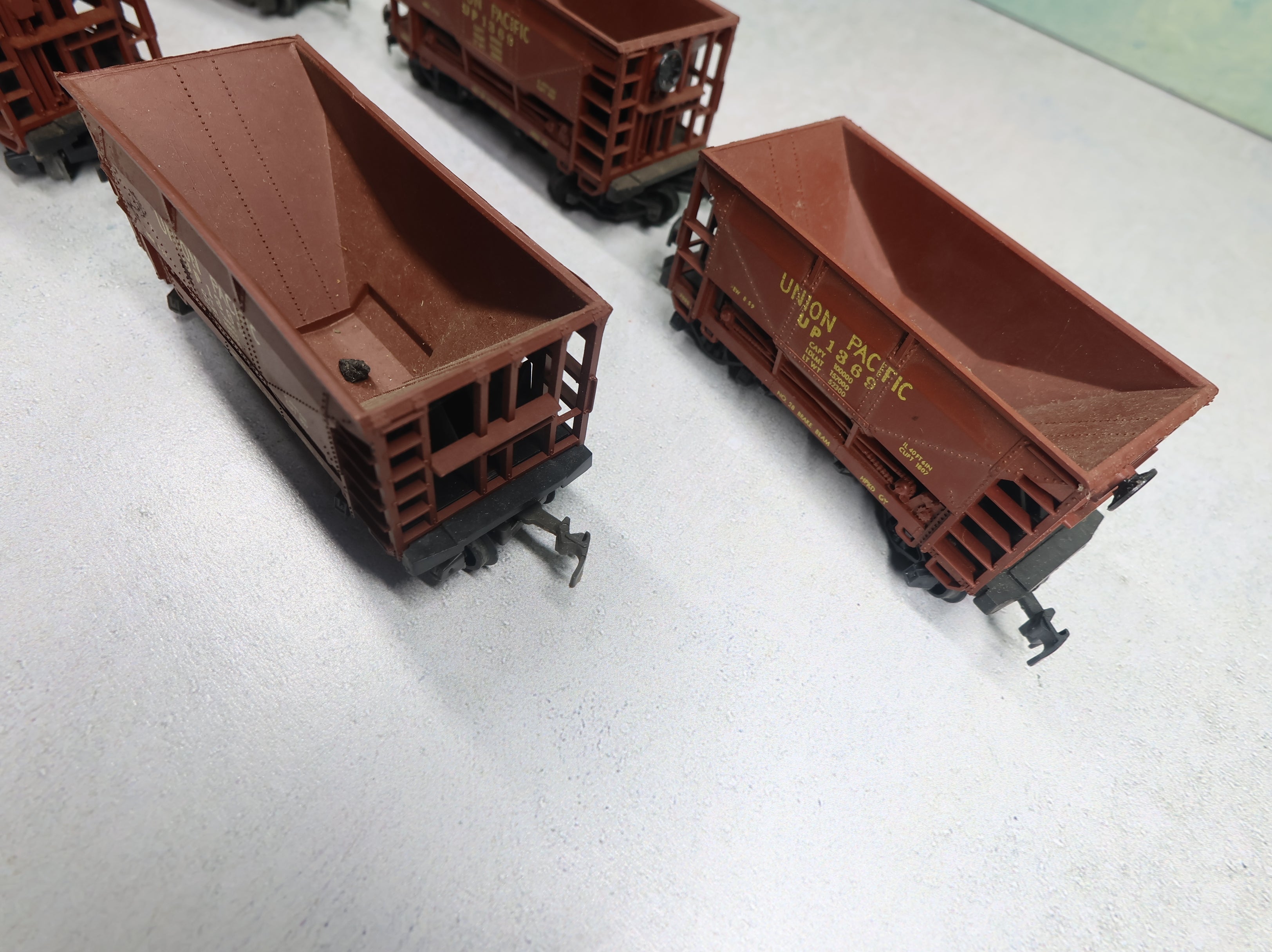 USED AHM HO Scale Ore Car Union Pacific UP #1369 (5 pcs)