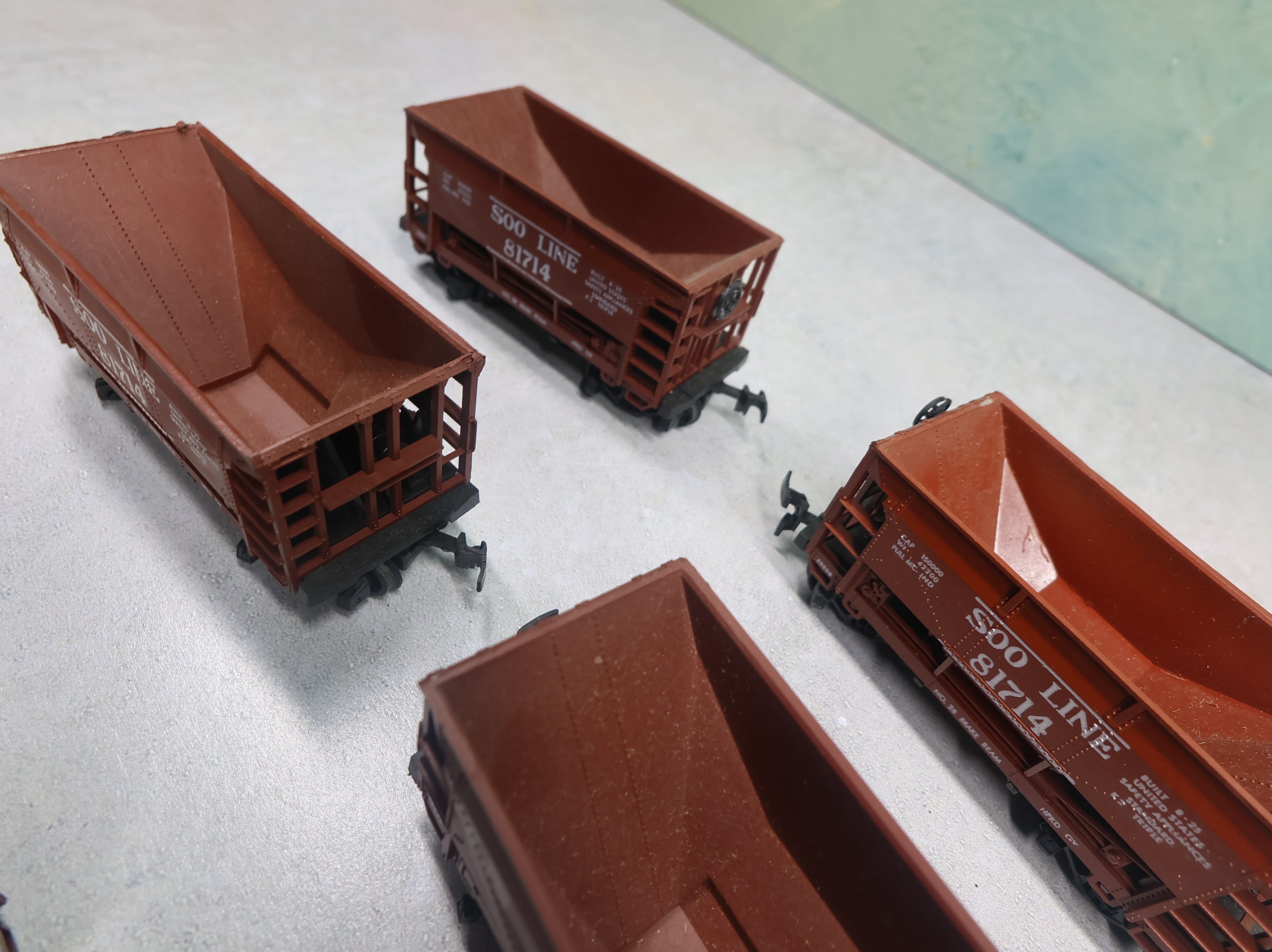 USED AHM HO Scale Ore Car SOO Line #81714 (8 pcs)