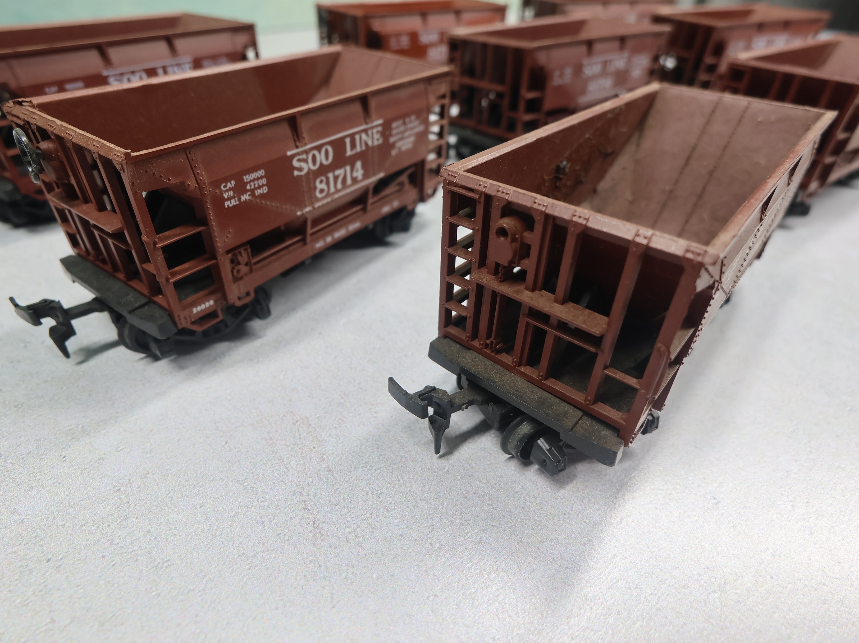 USED AHM HO Scale Ore Car SOO Line #81714 (8 pcs)