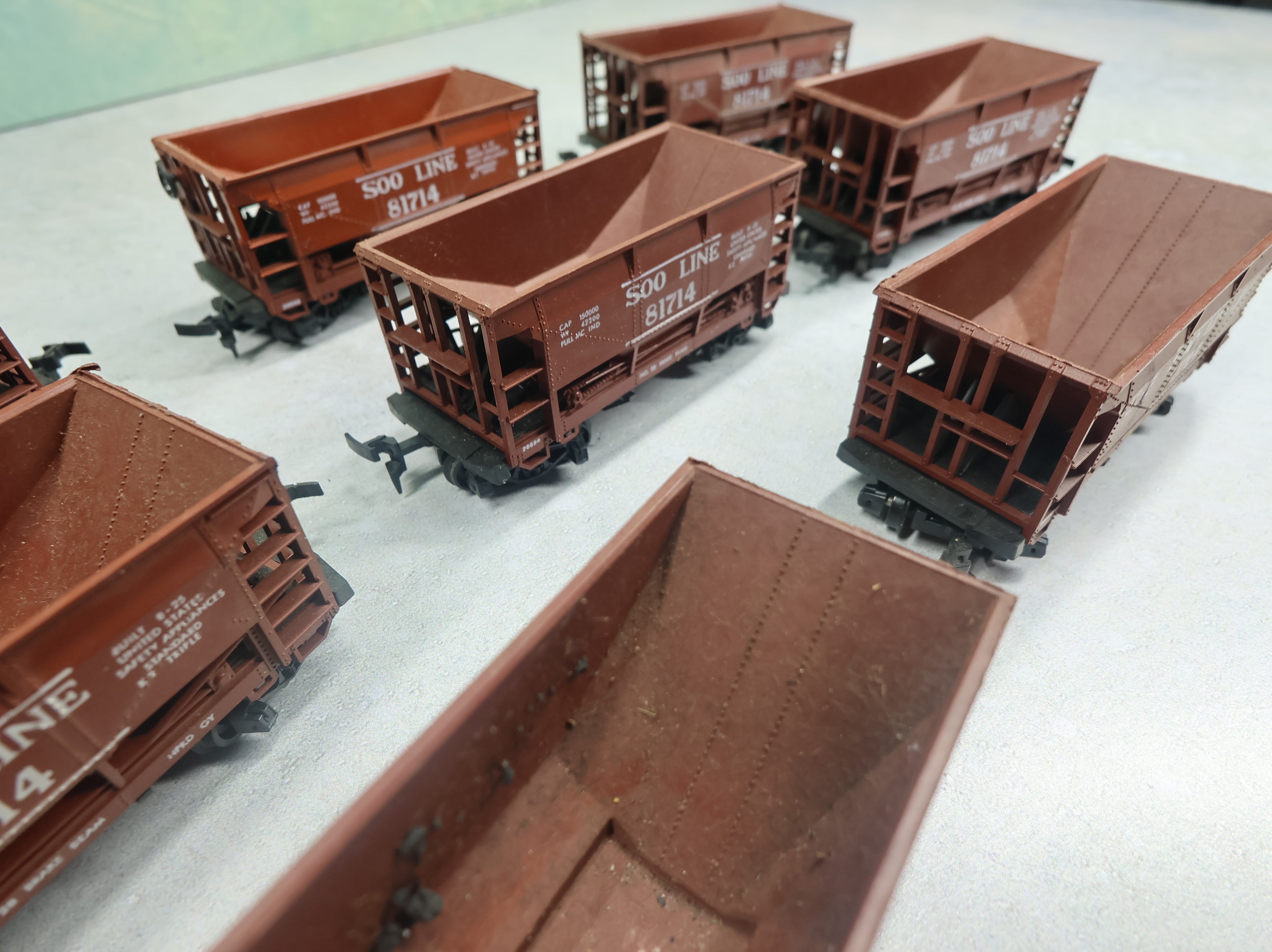 USED AHM HO Scale Ore Car SOO Line #81714 (8 pcs)