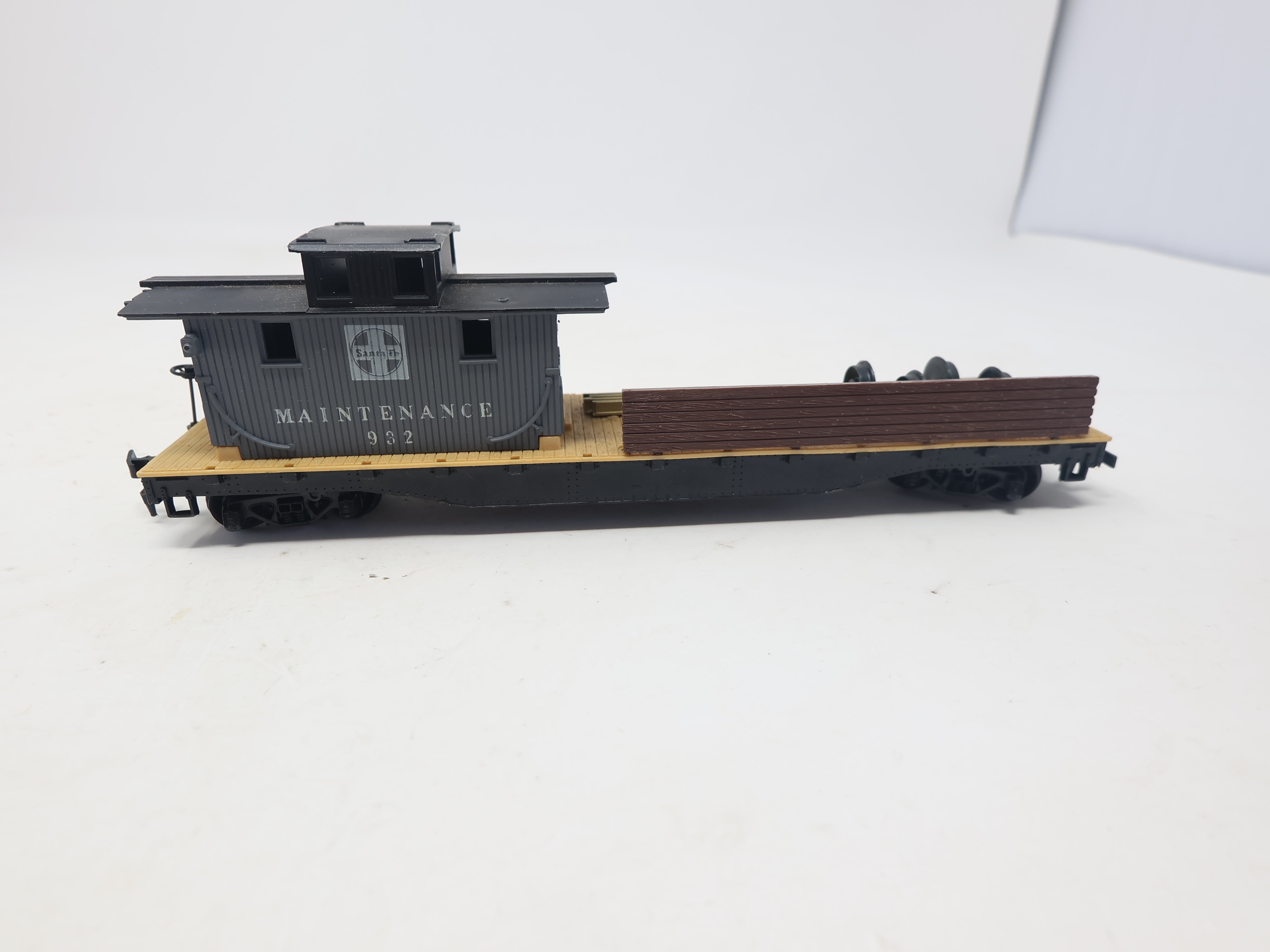 USED Mantua HO Scale, Maintenance Flat Car, Santa Fe #932