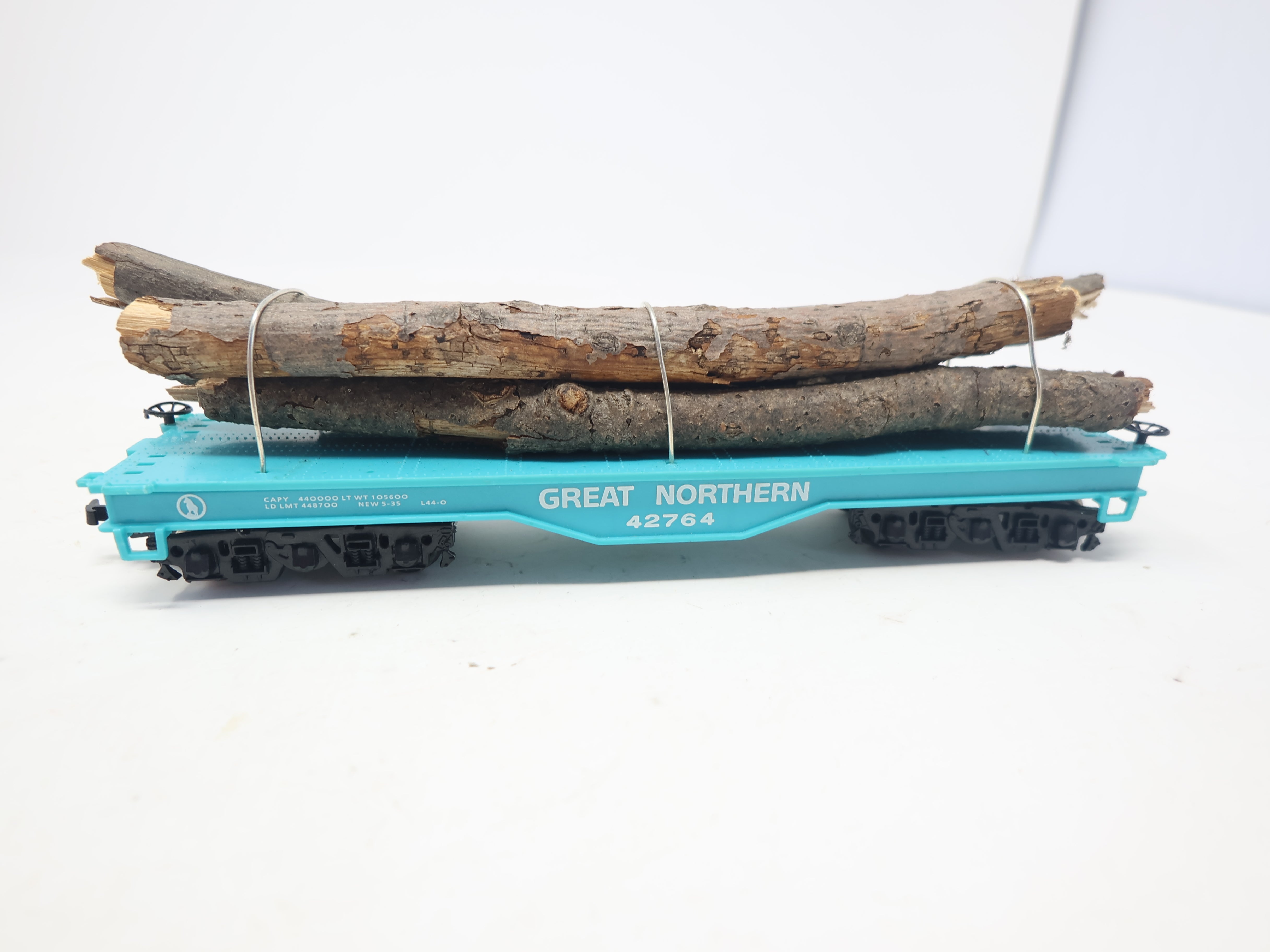 USED Bachmann HO Scale, 46' Flat Car w/ Real Wood Load, Great Northern GN #42764