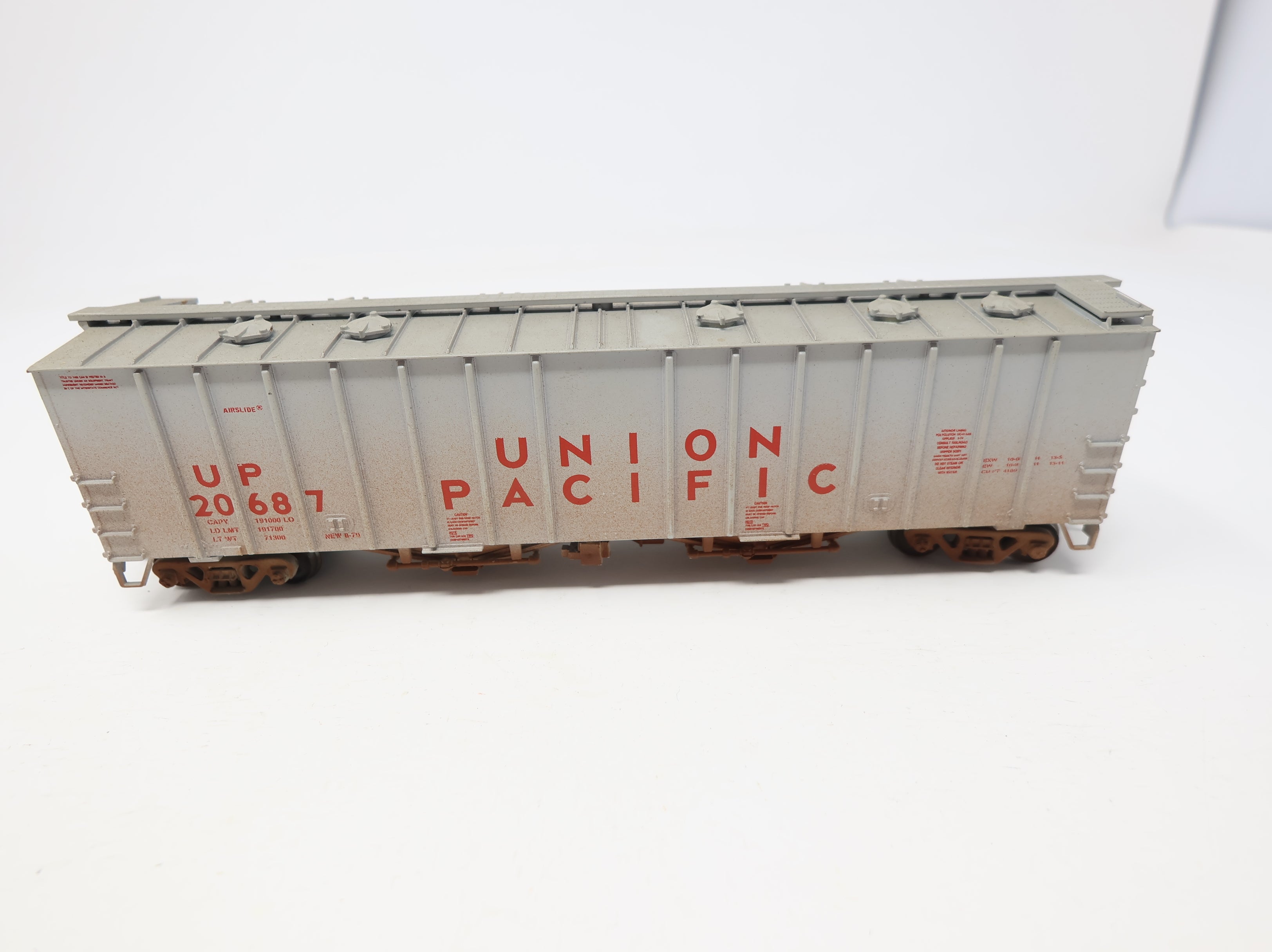 USED Walthers HO Scale 50' Airslide Covered Hopper Union Pacific UP #20687 Weathered