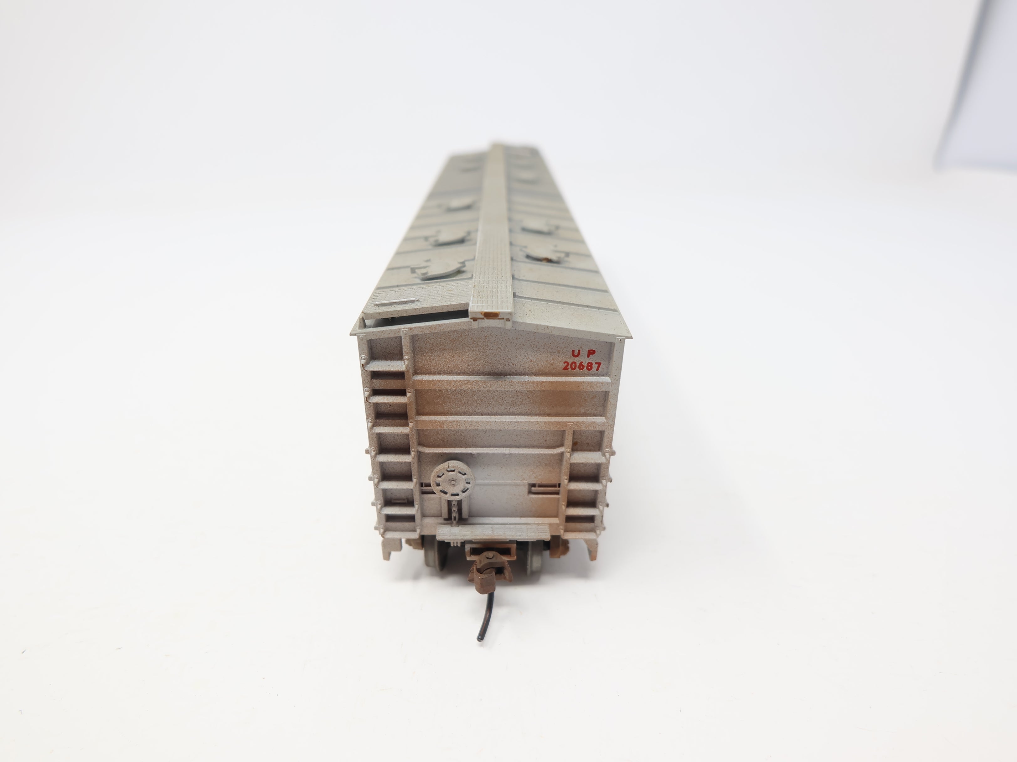 USED Walthers HO Scale 50' Airslide Covered Hopper Union Pacific UP #20687 Weathered