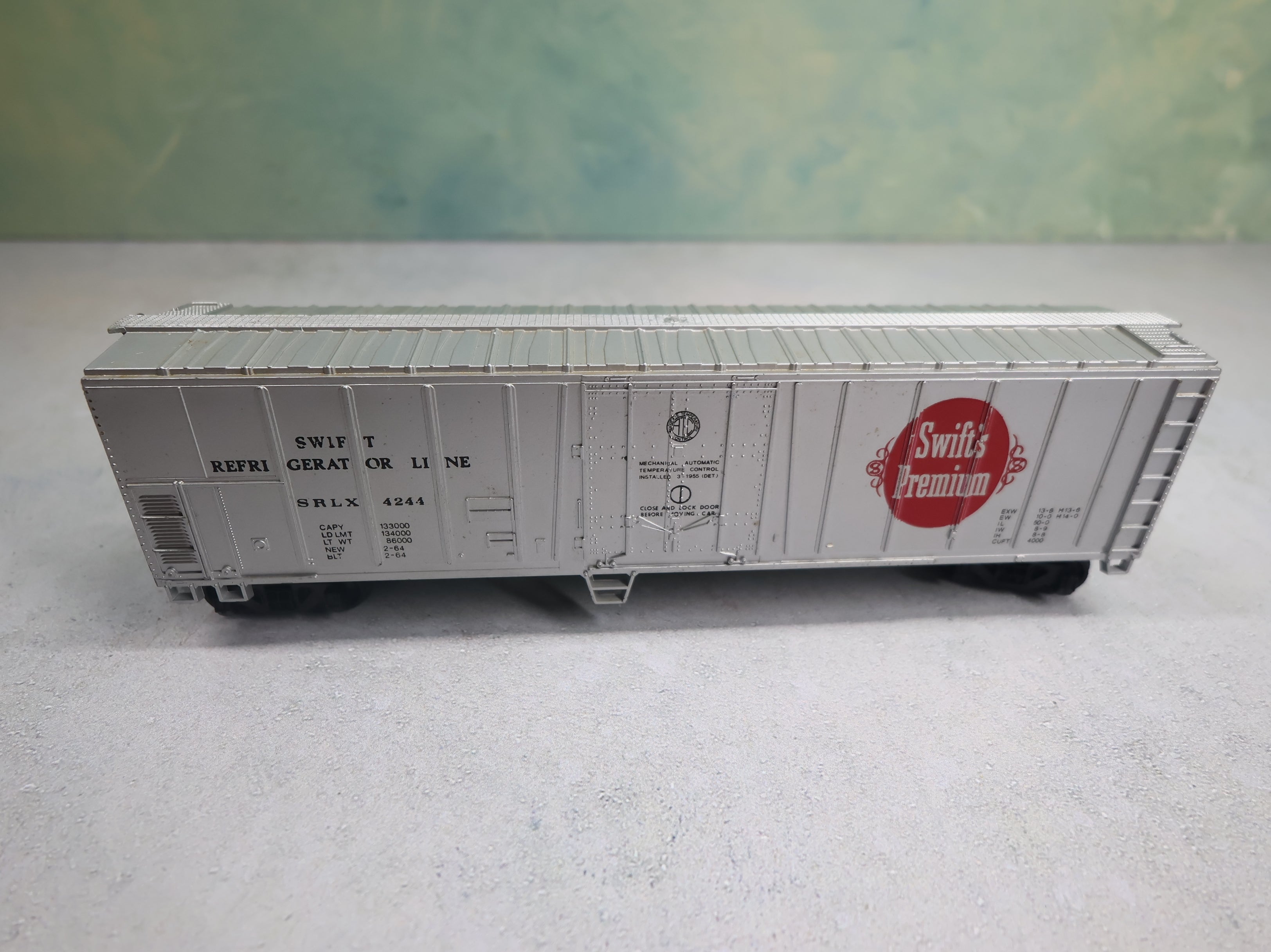 USED Bachmann HO Scale 50' Box Car Swift Refrigerator Line SRLX #4244